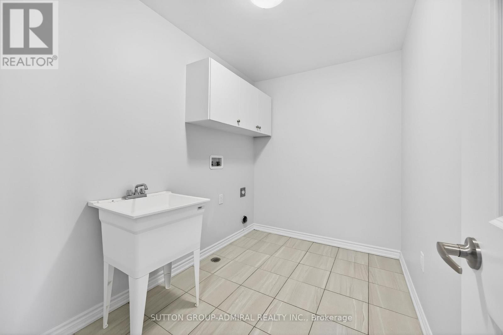 












2237 GRAINGER LOOP

,
Innisfil,




Ontario
L9S0N1

