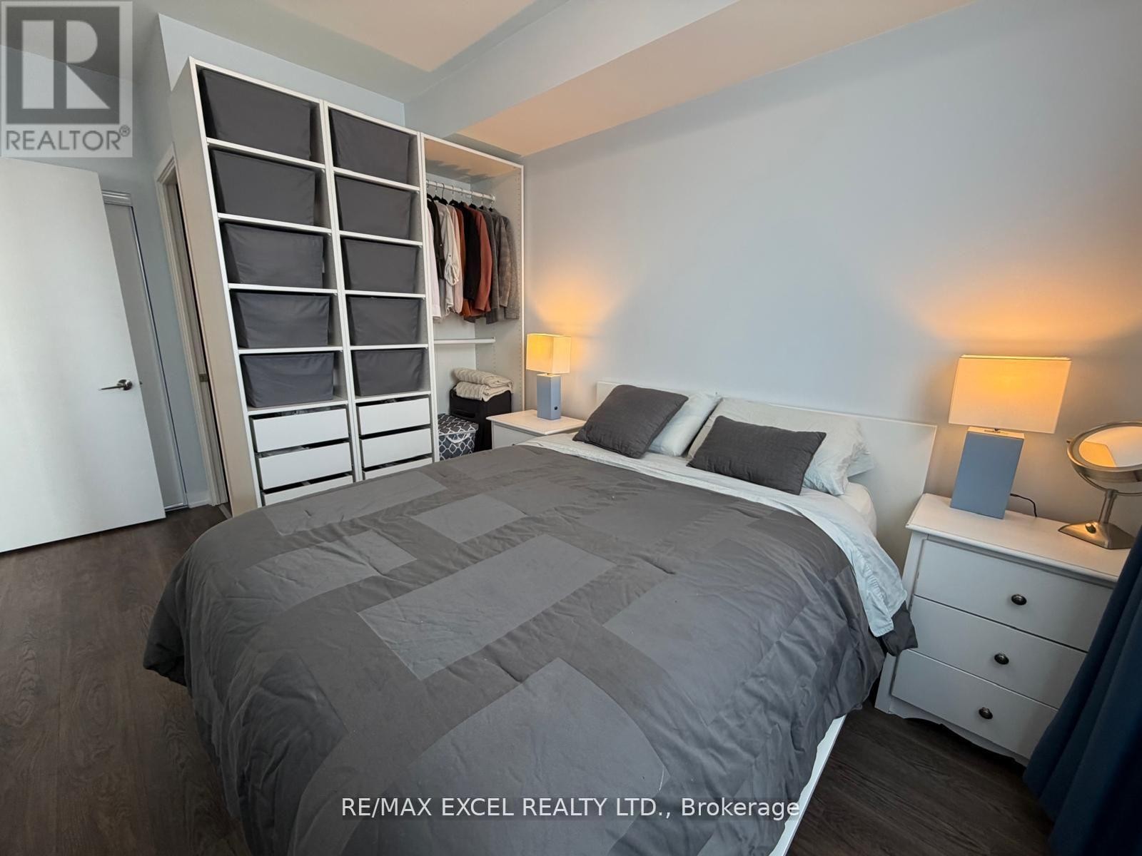 












407 - 6 DAVID EYER ROAD E

,
Richmond Hill,




Ontario
L4S0N5

