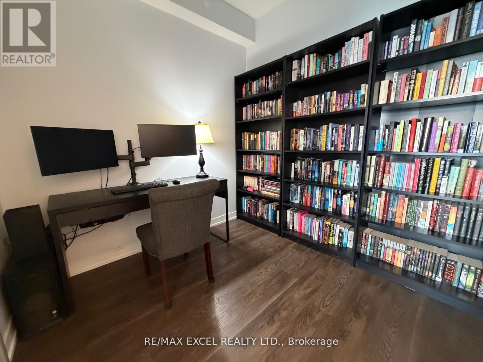 












407 - 6 DAVID EYER ROAD E

,
Richmond Hill,




Ontario
L4S0N5

