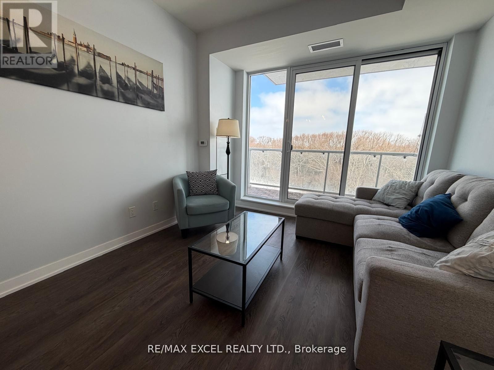 












407 - 6 DAVID EYER ROAD E

,
Richmond Hill,




Ontario
L4S0N5

