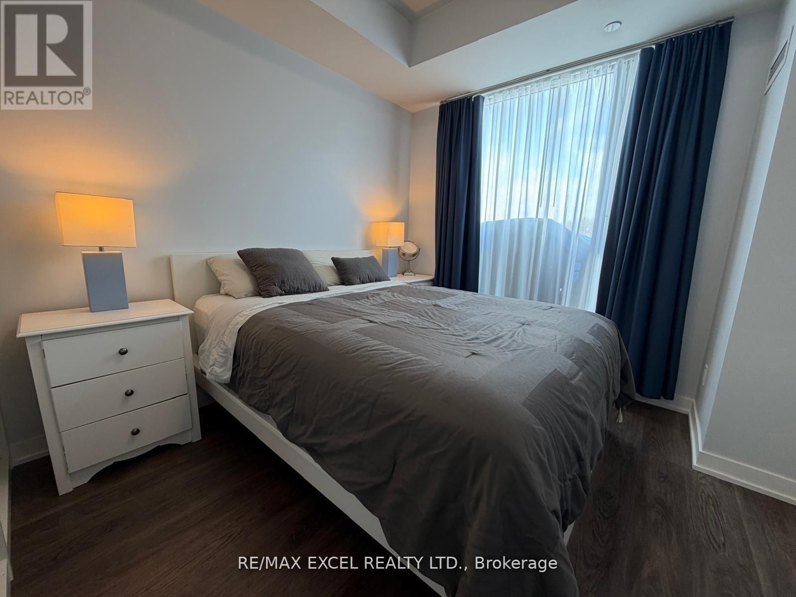 












407 - 6 DAVID EYER ROAD E

,
Richmond Hill,




Ontario
L4S0N5

