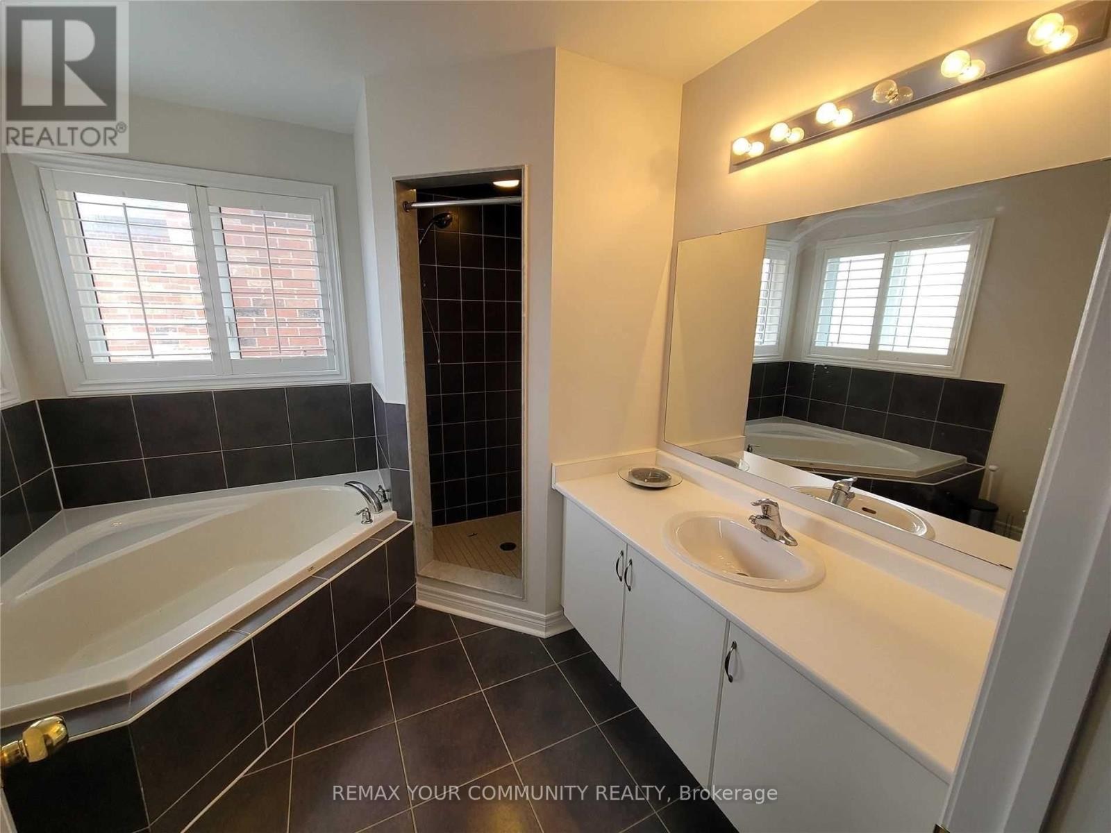 












5 BELLCROFT LANE

,
Markham (Cornell),




Ontario
L6B0N7

