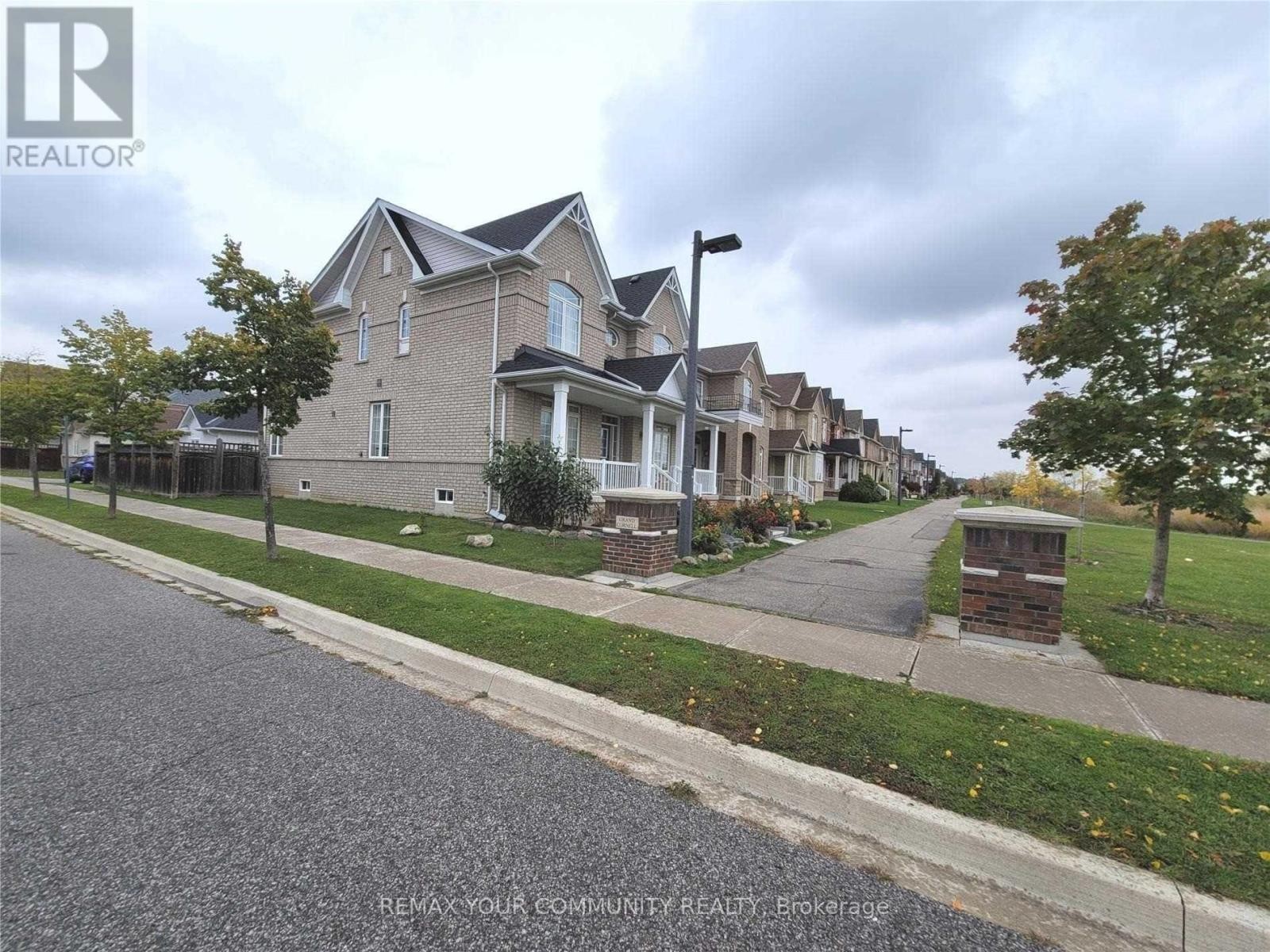 












5 BELLCROFT LANE

,
Markham (Cornell),




Ontario
L6B0N7

