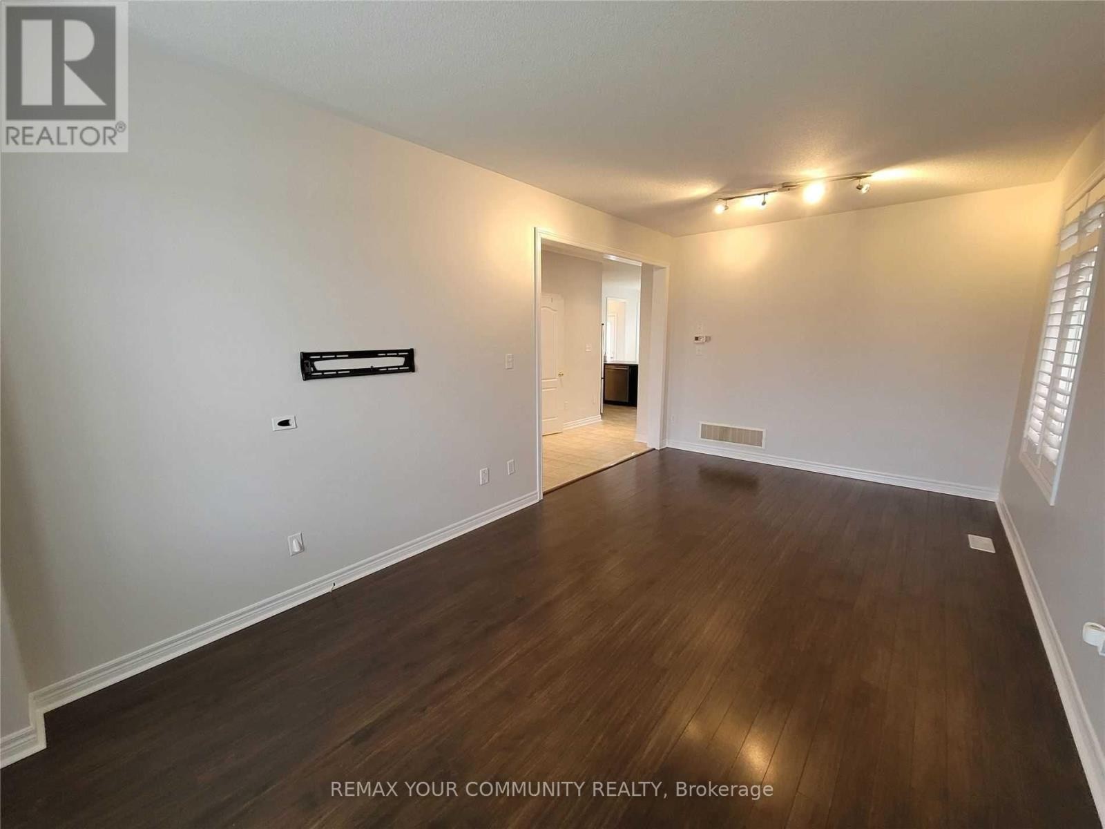 












5 BELLCROFT LANE

,
Markham (Cornell),




Ontario
L6B0N7

