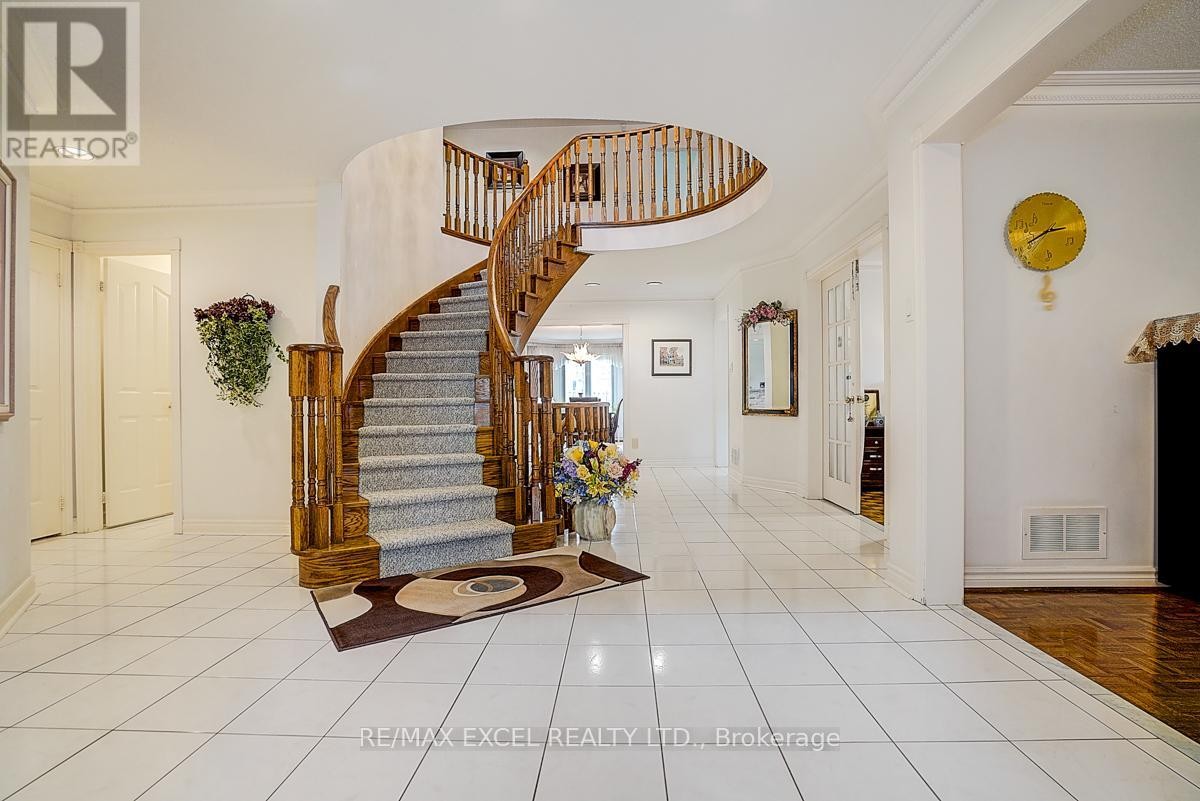 












10 BROOKSHILL CRESCENT

,
Richmond Hill (Bayview Hill),




Ontario
L4B3J1

