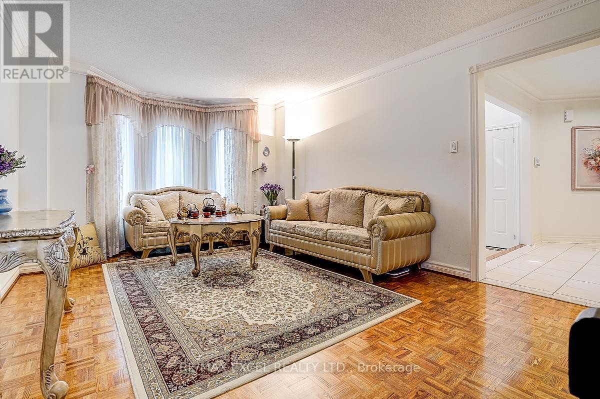 












10 BROOKSHILL CRESCENT

,
Richmond Hill (Bayview Hill),




Ontario
L4B3J1

