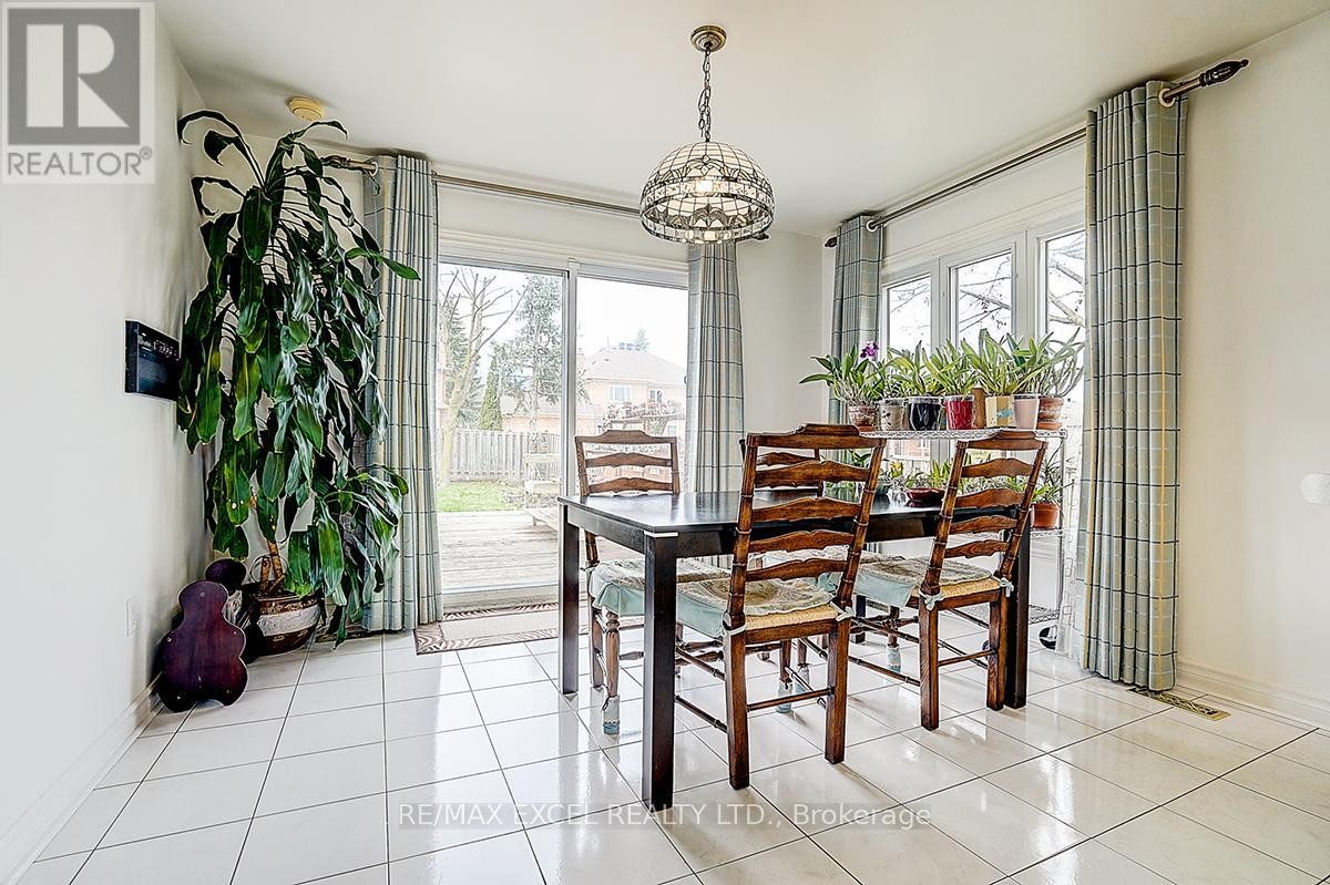 












10 BROOKSHILL CRESCENT

,
Richmond Hill (Bayview Hill),




Ontario
L4B3J1

