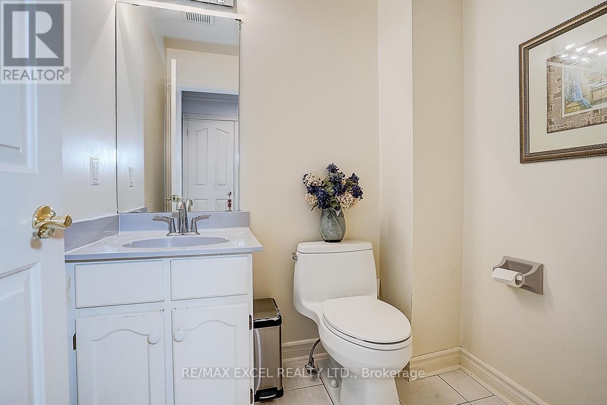












10 BROOKSHILL CRESCENT

,
Richmond Hill (Bayview Hill),




Ontario
L4B3J1


