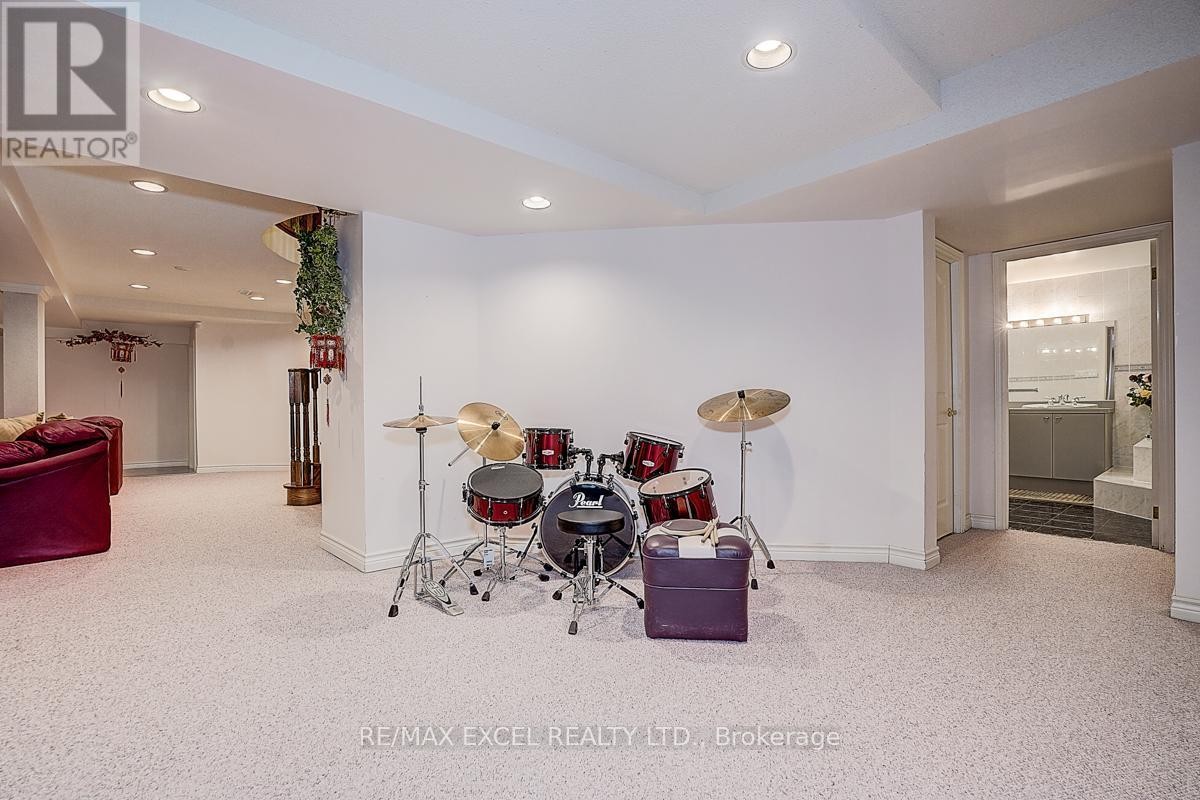 












10 BROOKSHILL CRESCENT

,
Richmond Hill (Bayview Hill),




Ontario
L4B3J1

