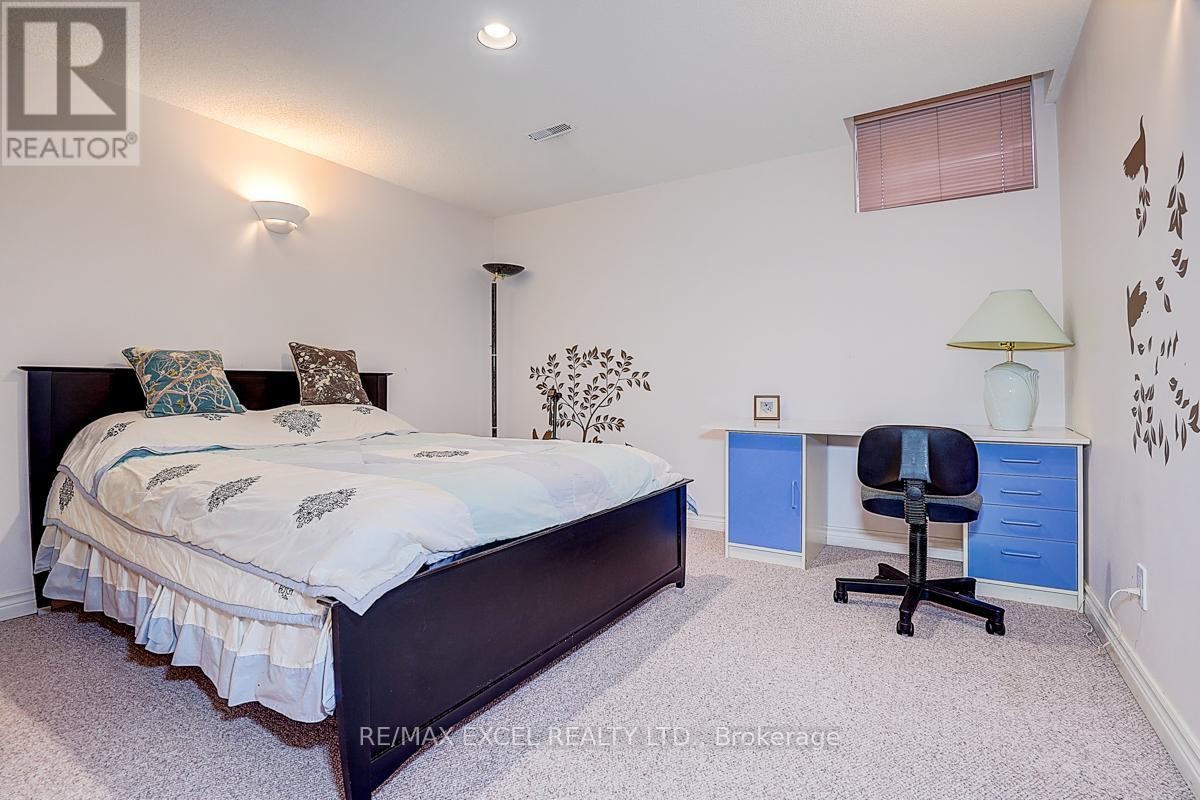 












10 BROOKSHILL CRESCENT

,
Richmond Hill (Bayview Hill),




Ontario
L4B3J1


