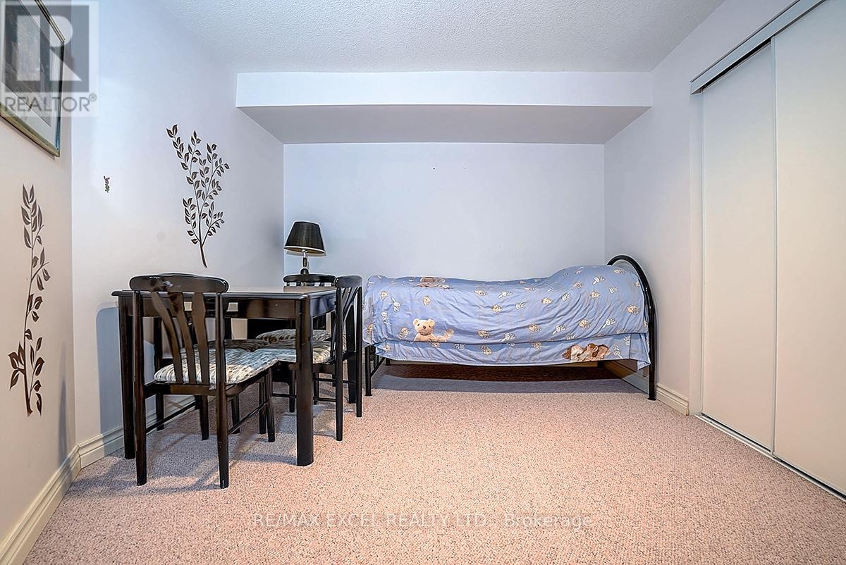 












10 BROOKSHILL CRESCENT

,
Richmond Hill (Bayview Hill),




Ontario
L4B3J1

