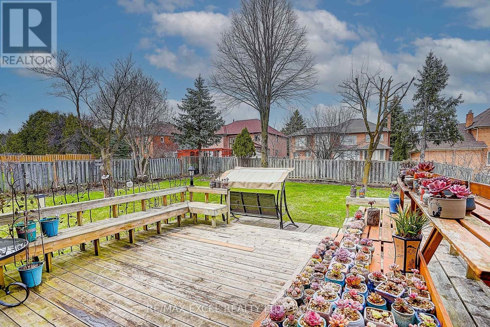 












10 BROOKSHILL CRESCENT

,
Richmond Hill (Bayview Hill),




Ontario
L4B3J1

