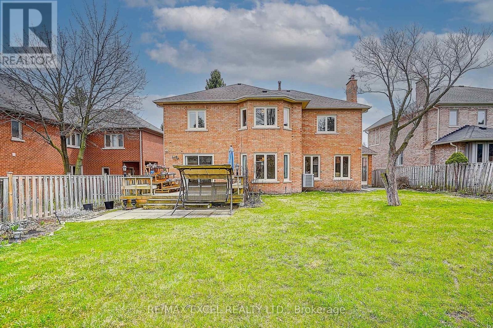 












10 BROOKSHILL CRESCENT

,
Richmond Hill (Bayview Hill),




Ontario
L4B3J1

