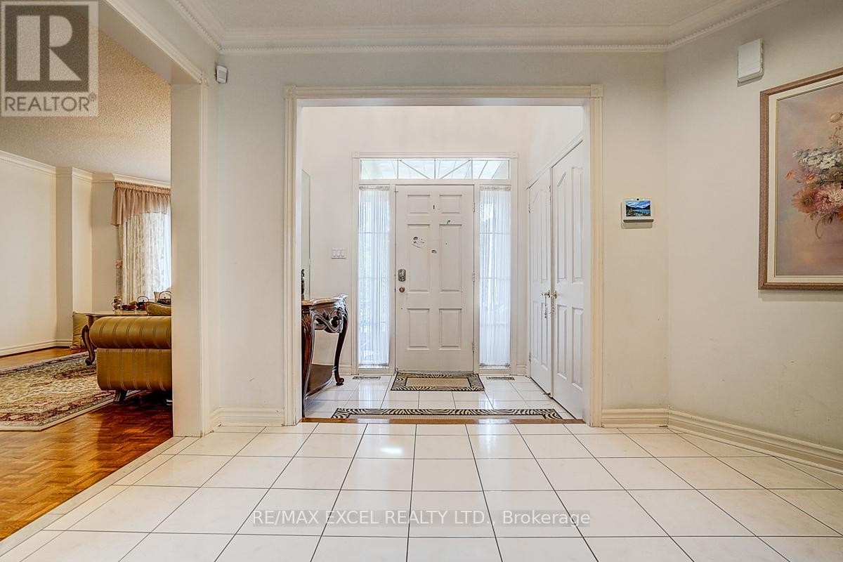 












10 BROOKSHILL CRESCENT

,
Richmond Hill (Bayview Hill),




Ontario
L4B3J1

