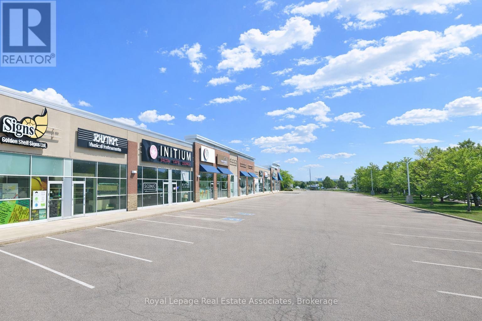 












4 - 8241 WOODBINE AVENUE

,
Markham (Buttonville),




Ontario
L3R2P1

