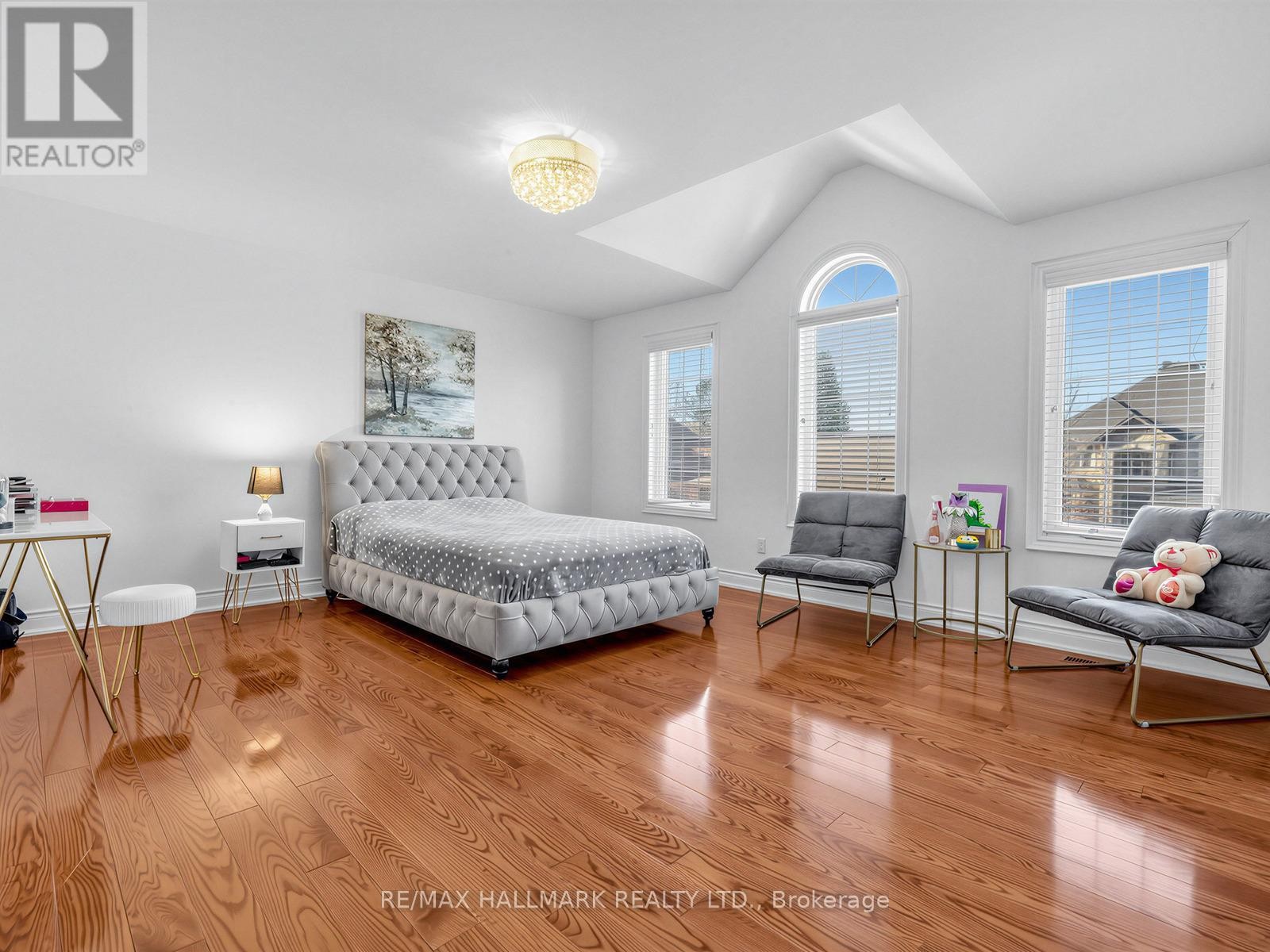 












69 B ELM GROVE AVENUE

,
Richmond Hill (Oak Ridges),




Ontario
L4E2V4

