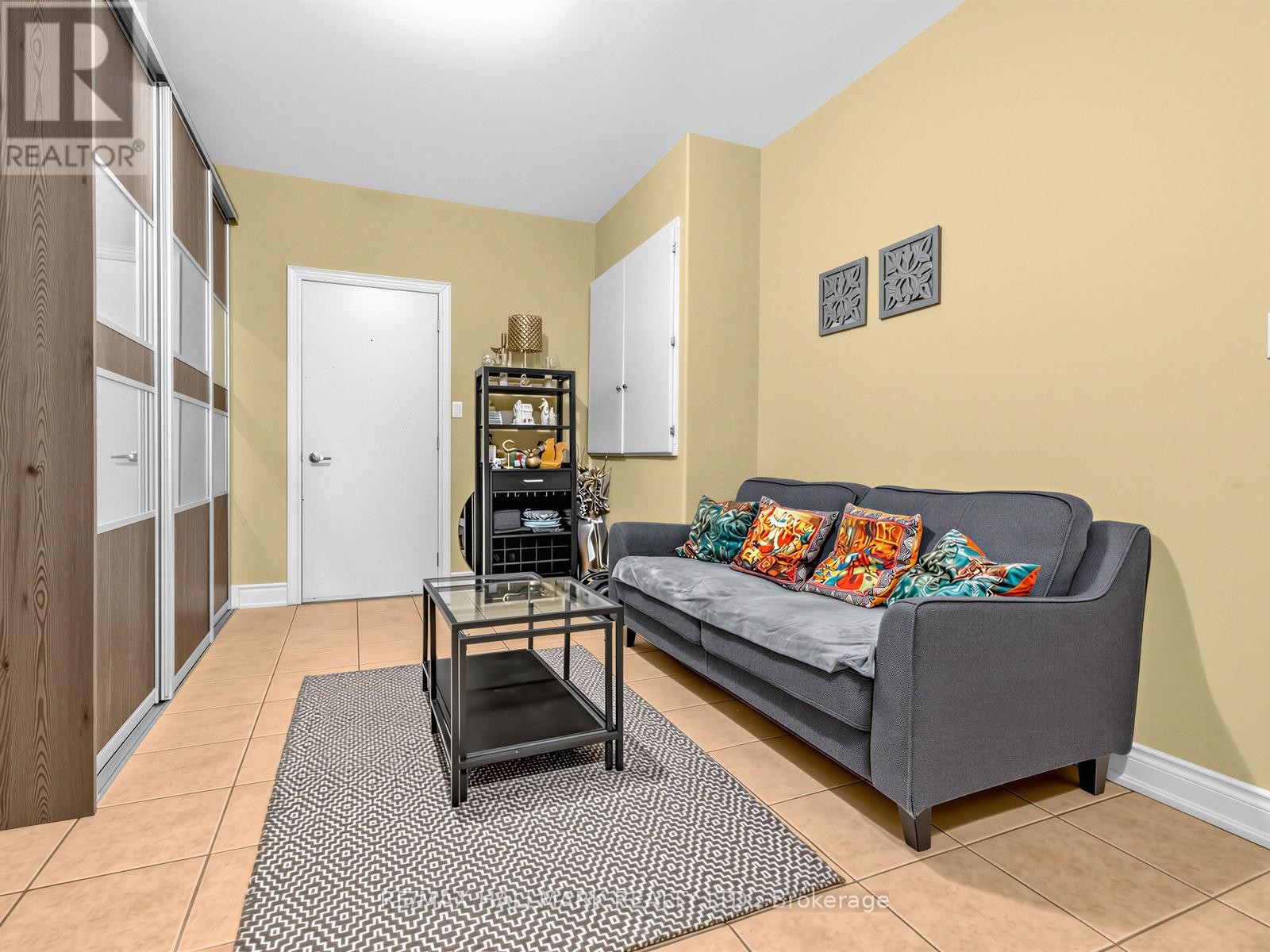 












69 B ELM GROVE AVENUE

,
Richmond Hill (Oak Ridges),




Ontario
L4E2V4

