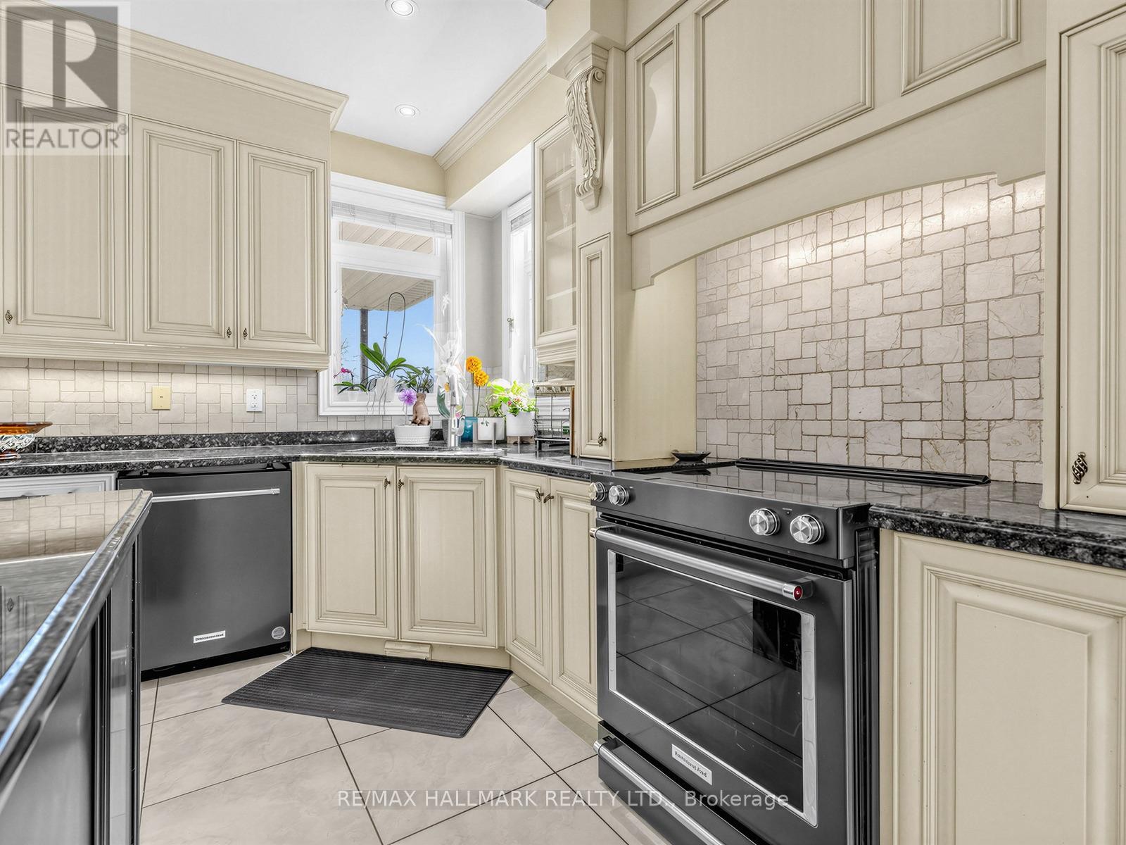 












69 B ELM GROVE AVENUE

,
Richmond Hill (Oak Ridges),




Ontario
L4E2V4

