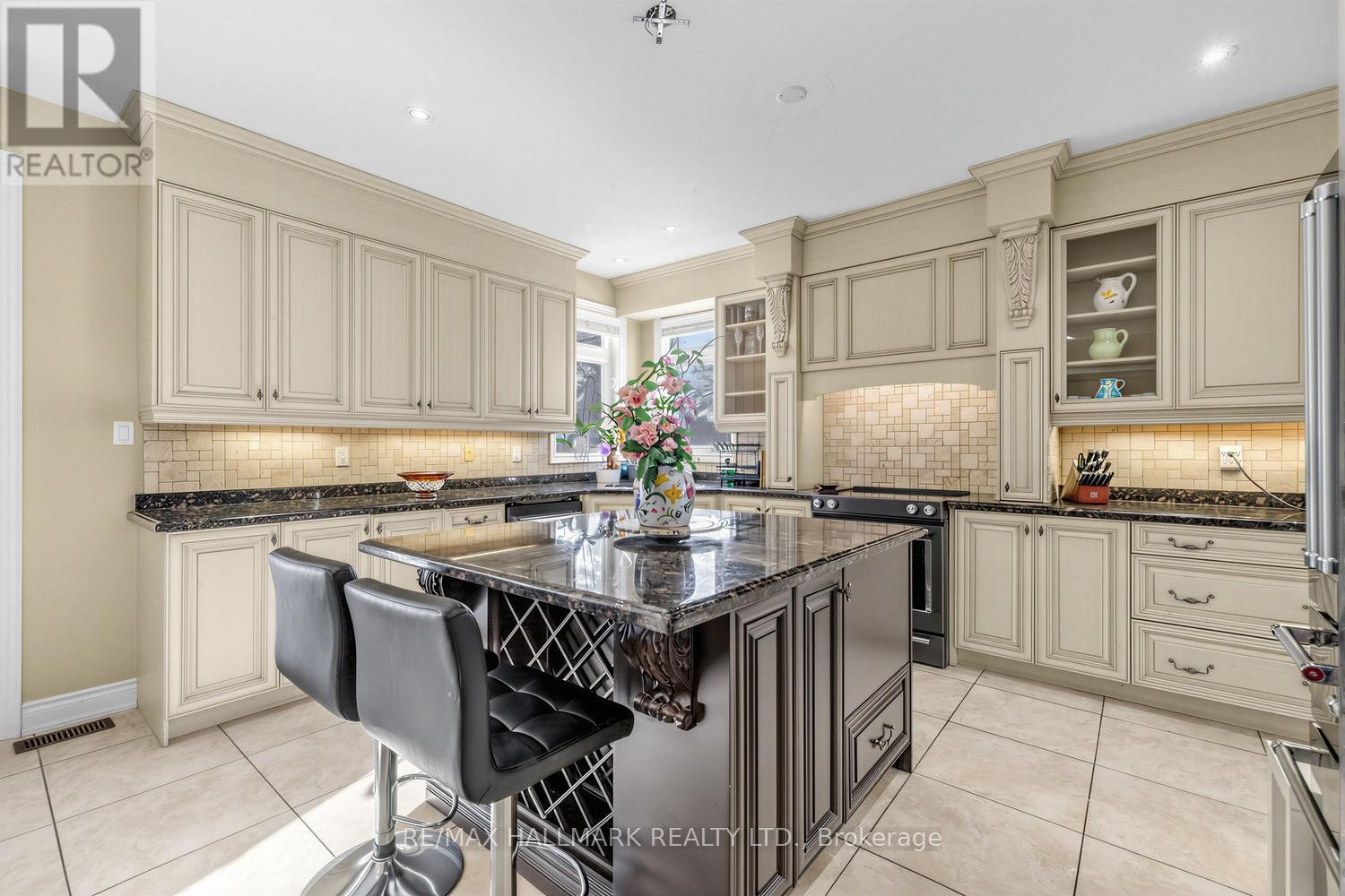 












69 B ELM GROVE AVENUE

,
Richmond Hill (Oak Ridges),




Ontario
L4E2V4

