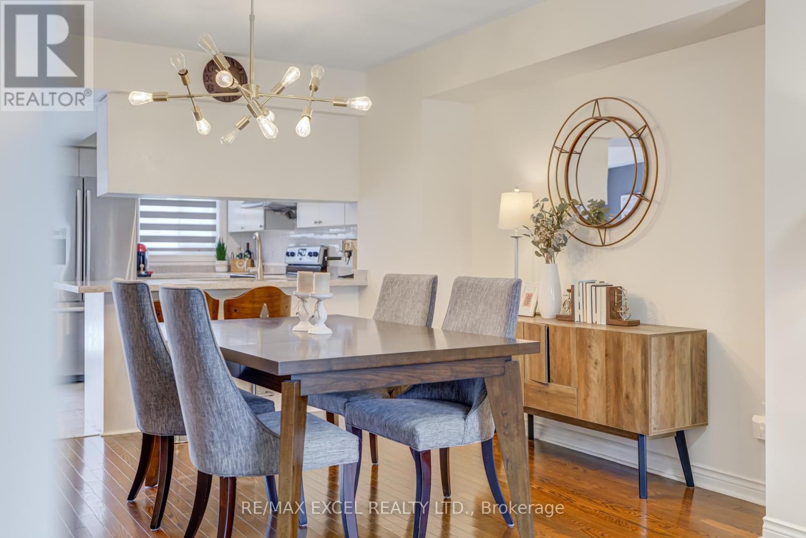 












37 - 18 CLARK AVENUE W

,
Vaughan (Crestwood-Springfarm-Yorkhill),




Ontario
L4J8H1

