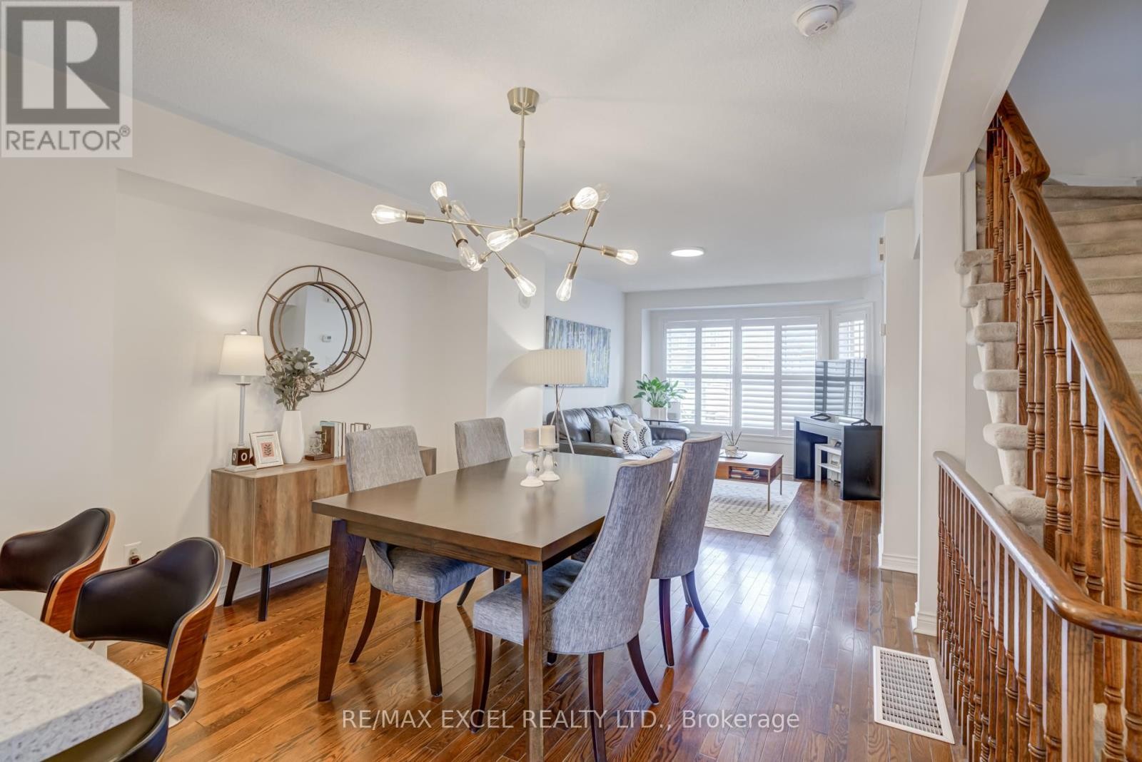 












37 - 18 CLARK AVENUE W

,
Vaughan (Crestwood-Springfarm-Yorkhill),




Ontario
L4J8H1

