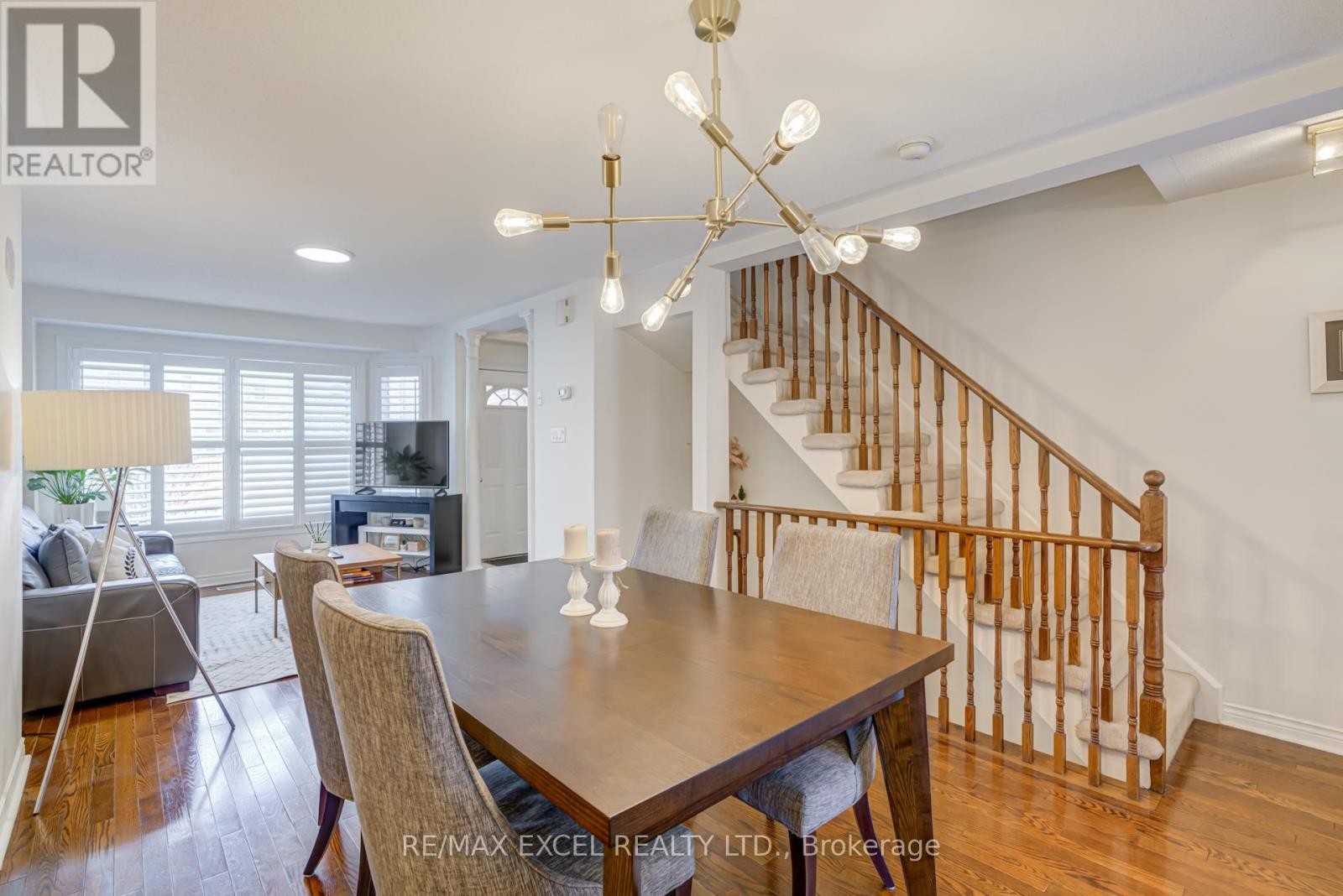 












37 - 18 CLARK AVENUE W

,
Vaughan (Crestwood-Springfarm-Yorkhill),




Ontario
L4J8H1

