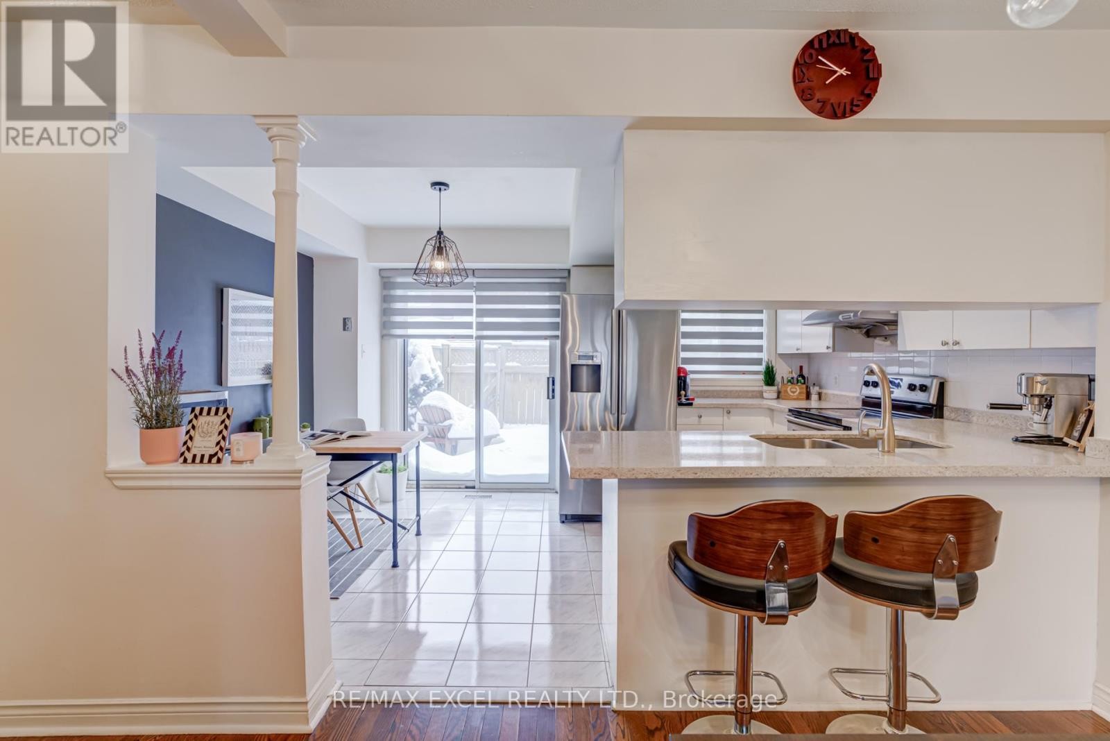 












37 - 18 CLARK AVENUE W

,
Vaughan (Crestwood-Springfarm-Yorkhill),




Ontario
L4J8H1

