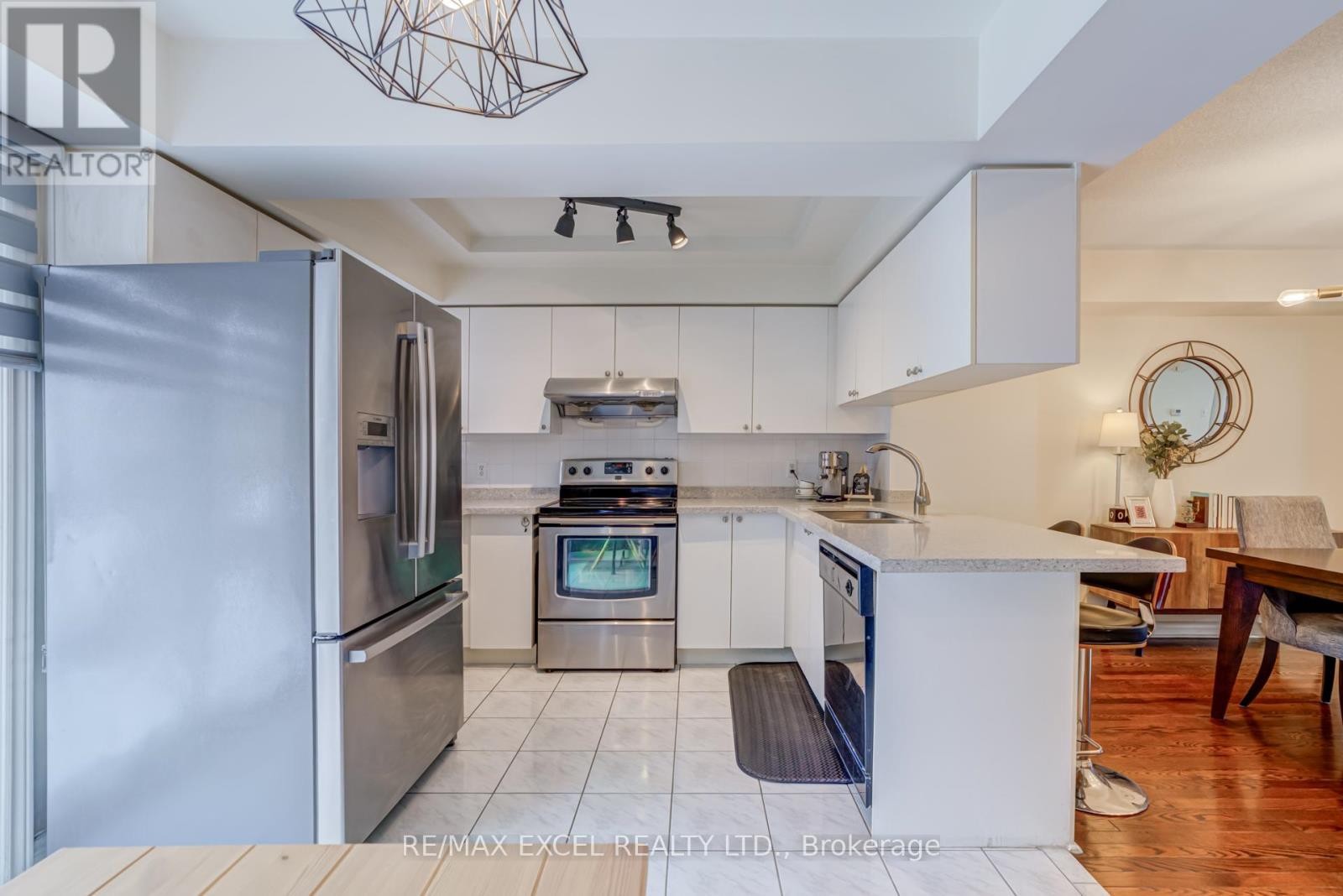 












37 - 18 CLARK AVENUE W

,
Vaughan (Crestwood-Springfarm-Yorkhill),




Ontario
L4J8H1

