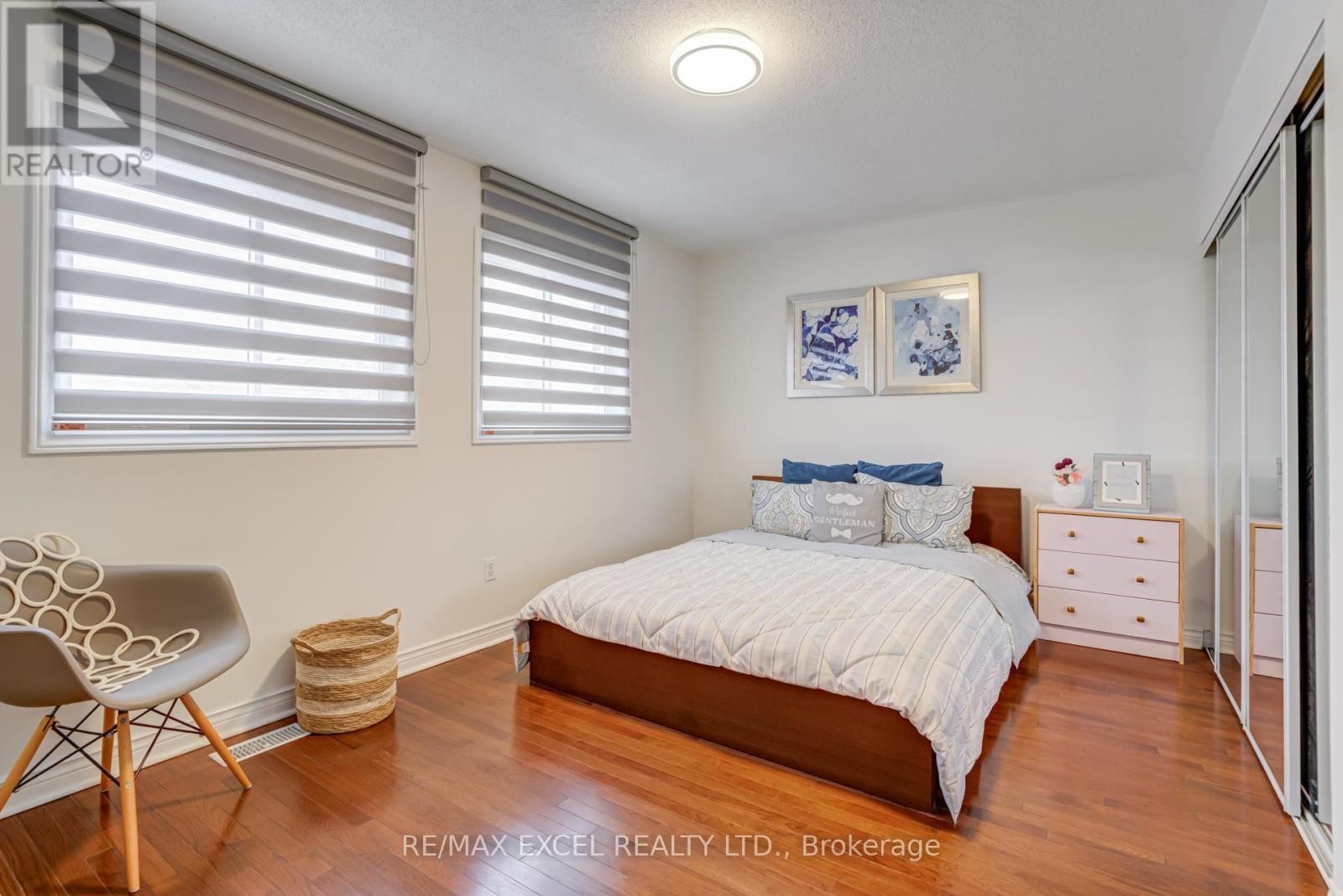












37 - 18 CLARK AVENUE W

,
Vaughan (Crestwood-Springfarm-Yorkhill),




Ontario
L4J8H1

