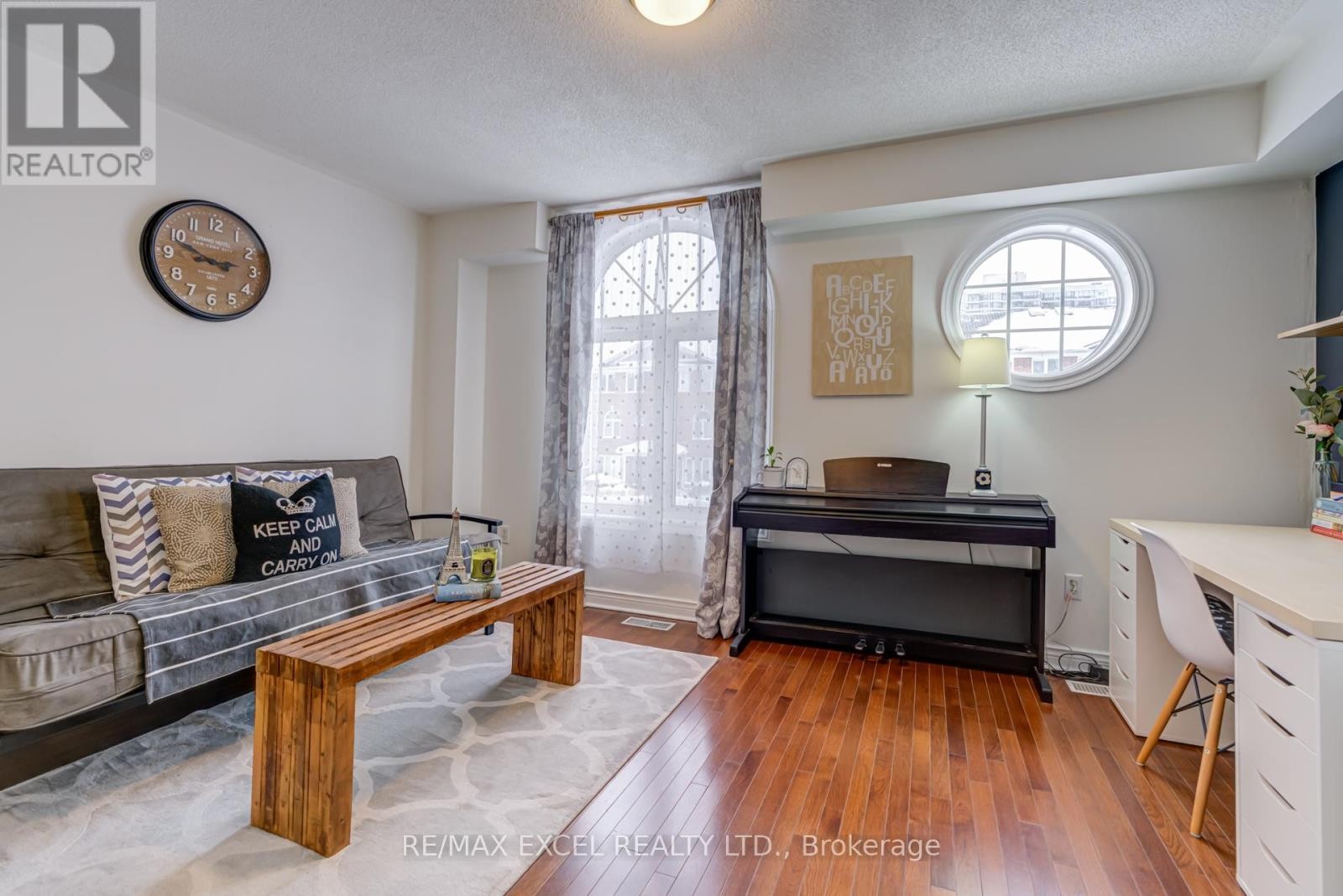 












37 - 18 CLARK AVENUE W

,
Vaughan (Crestwood-Springfarm-Yorkhill),




Ontario
L4J8H1

