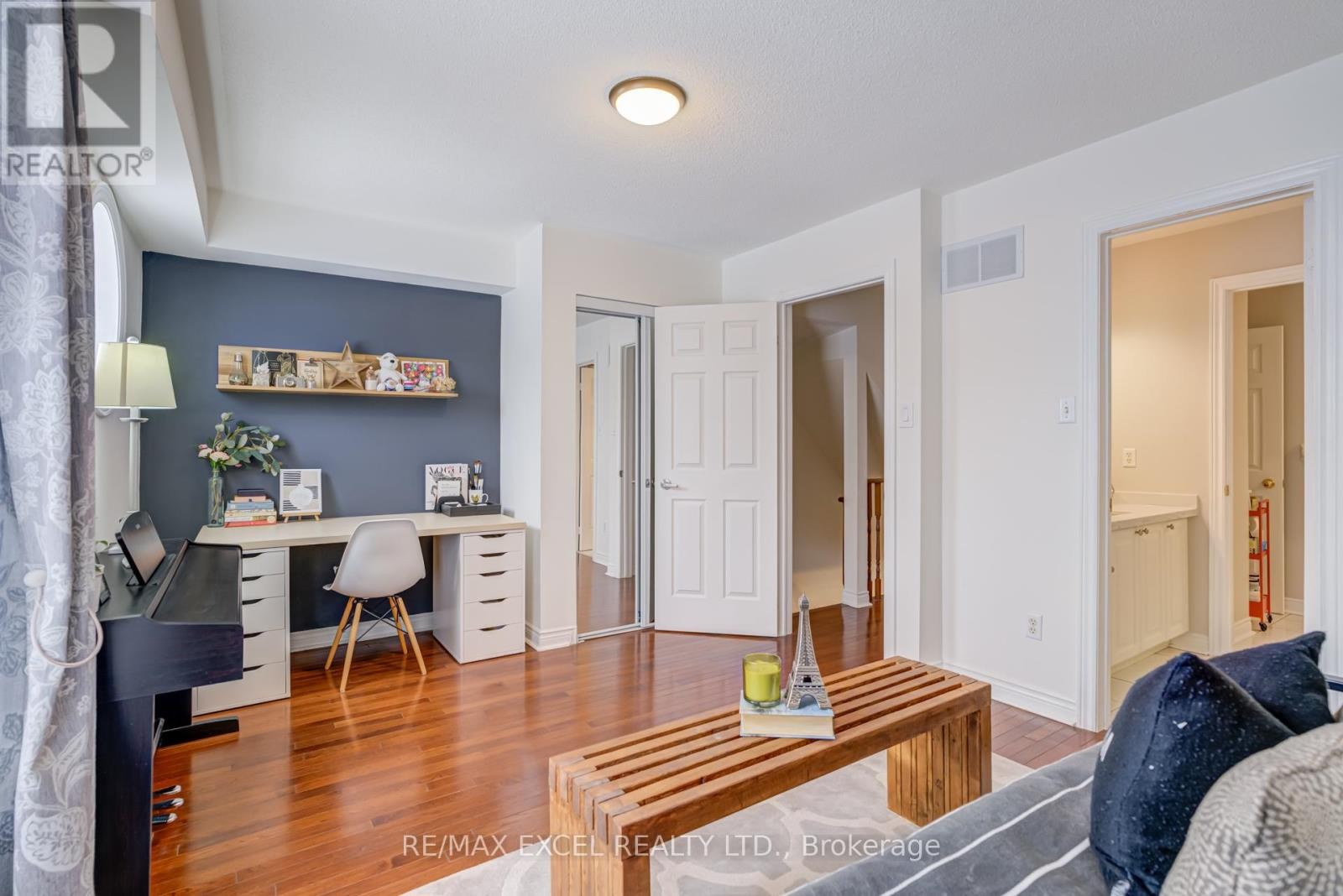 












37 - 18 CLARK AVENUE W

,
Vaughan (Crestwood-Springfarm-Yorkhill),




Ontario
L4J8H1

