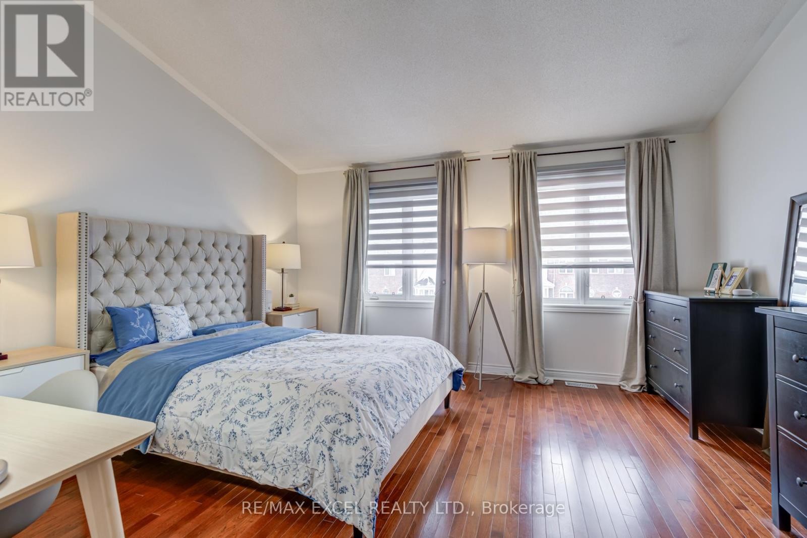 












37 - 18 CLARK AVENUE W

,
Vaughan (Crestwood-Springfarm-Yorkhill),




Ontario
L4J8H1

