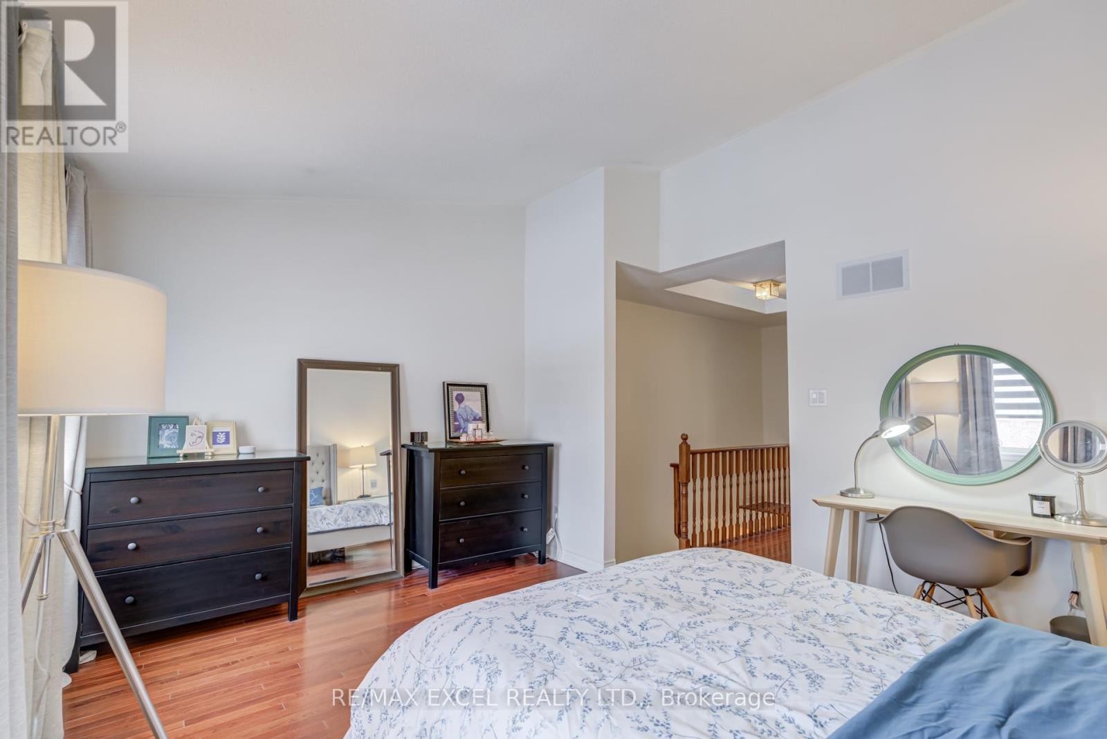 












37 - 18 CLARK AVENUE W

,
Vaughan (Crestwood-Springfarm-Yorkhill),




Ontario
L4J8H1

