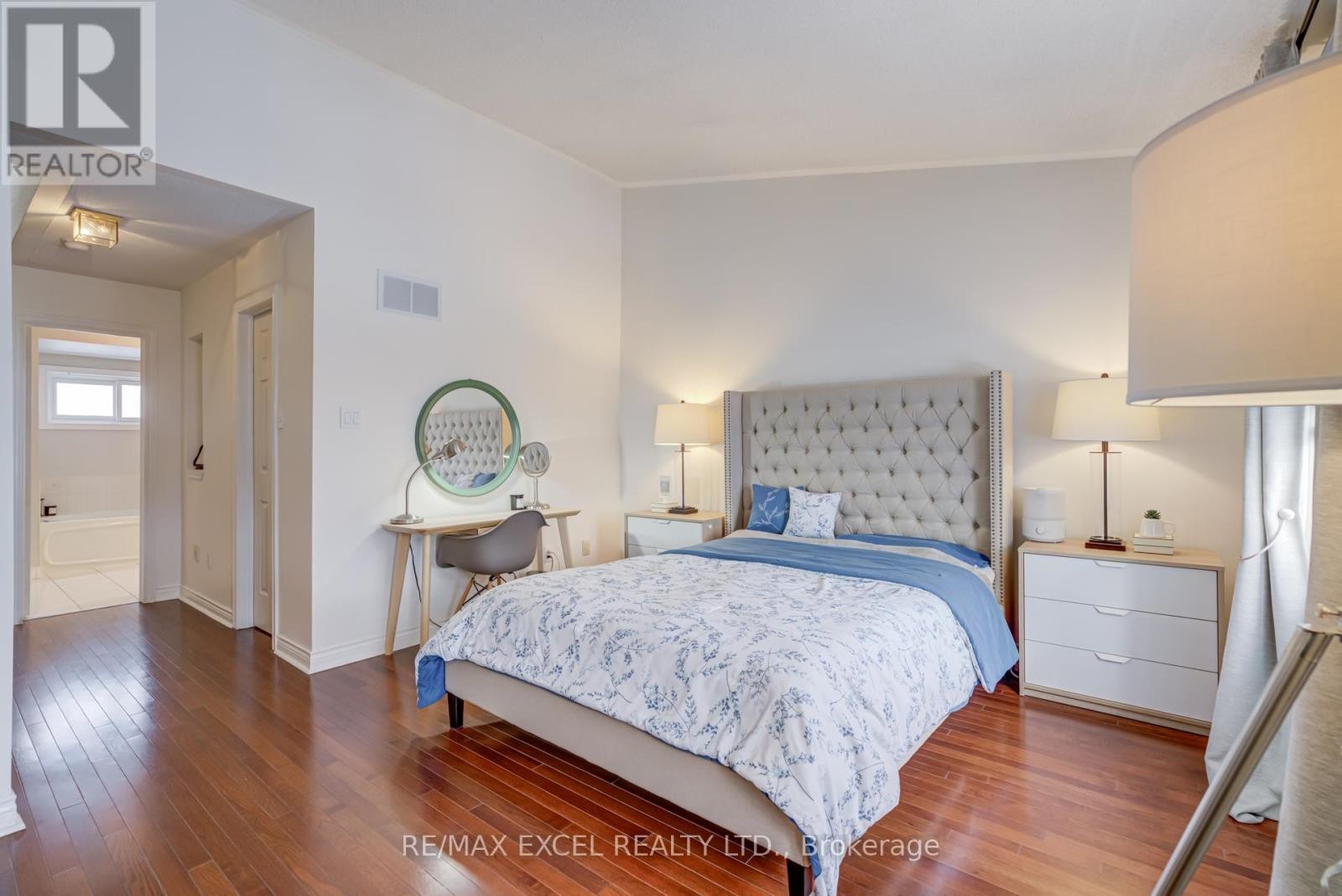 












37 - 18 CLARK AVENUE W

,
Vaughan (Crestwood-Springfarm-Yorkhill),




Ontario
L4J8H1

