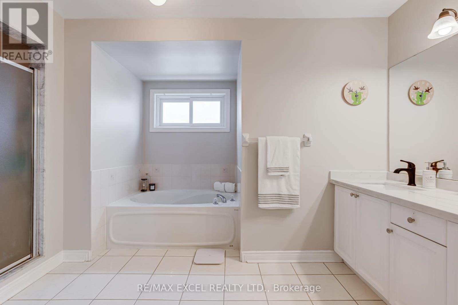 












37 - 18 CLARK AVENUE W

,
Vaughan (Crestwood-Springfarm-Yorkhill),




Ontario
L4J8H1

