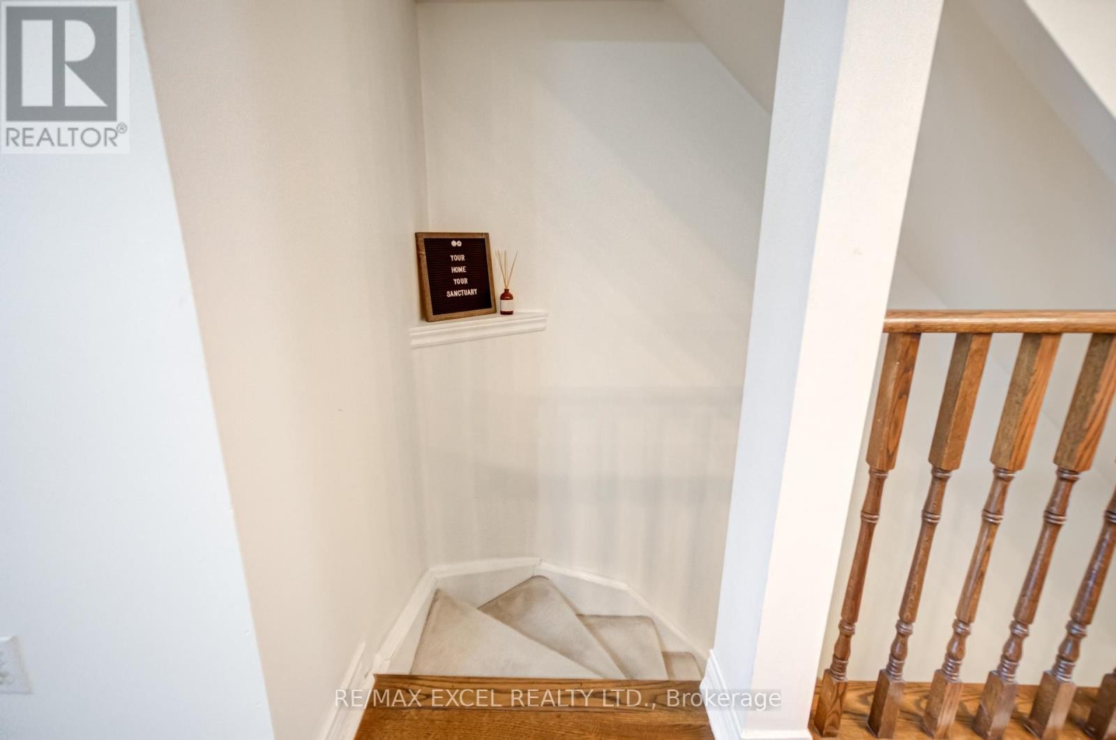 












37 - 18 CLARK AVENUE W

,
Vaughan (Crestwood-Springfarm-Yorkhill),




Ontario
L4J8H1

