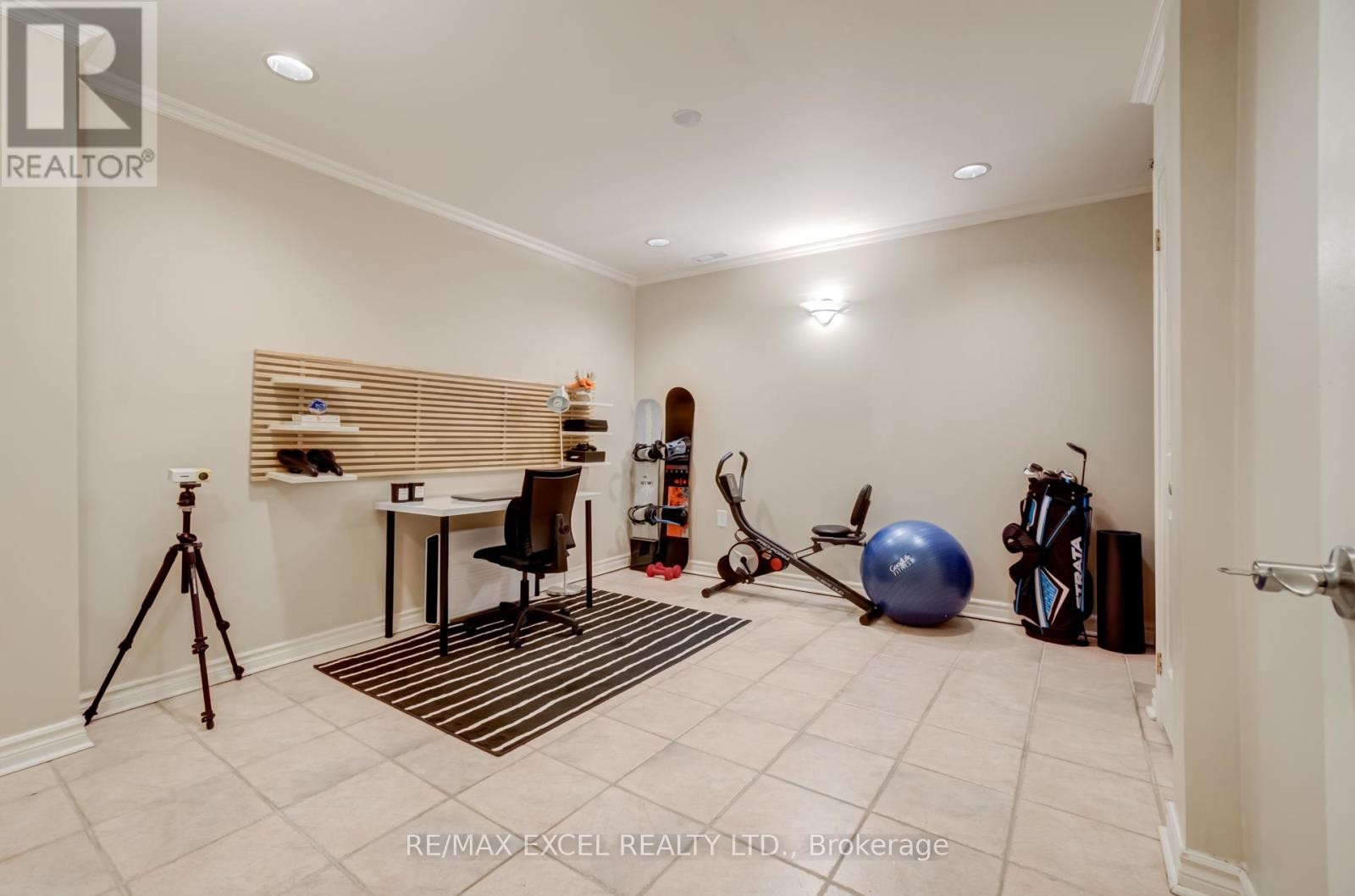 












37 - 18 CLARK AVENUE W

,
Vaughan (Crestwood-Springfarm-Yorkhill),




Ontario
L4J8H1

