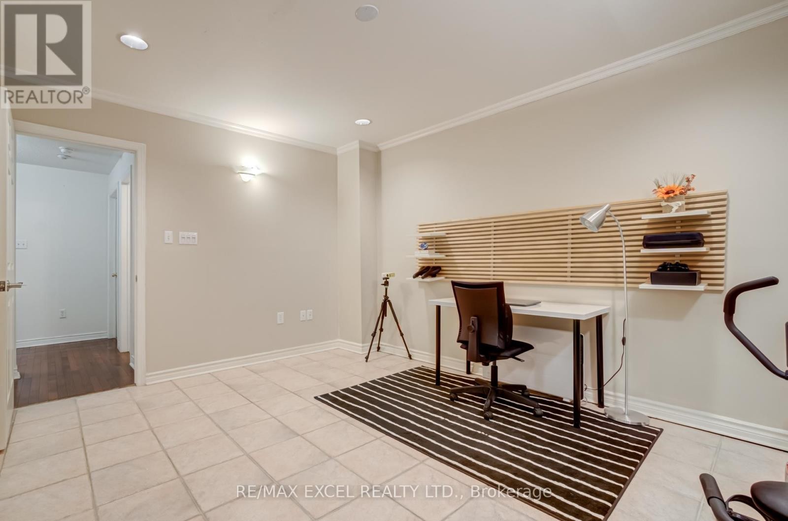 












37 - 18 CLARK AVENUE W

,
Vaughan (Crestwood-Springfarm-Yorkhill),




Ontario
L4J8H1

