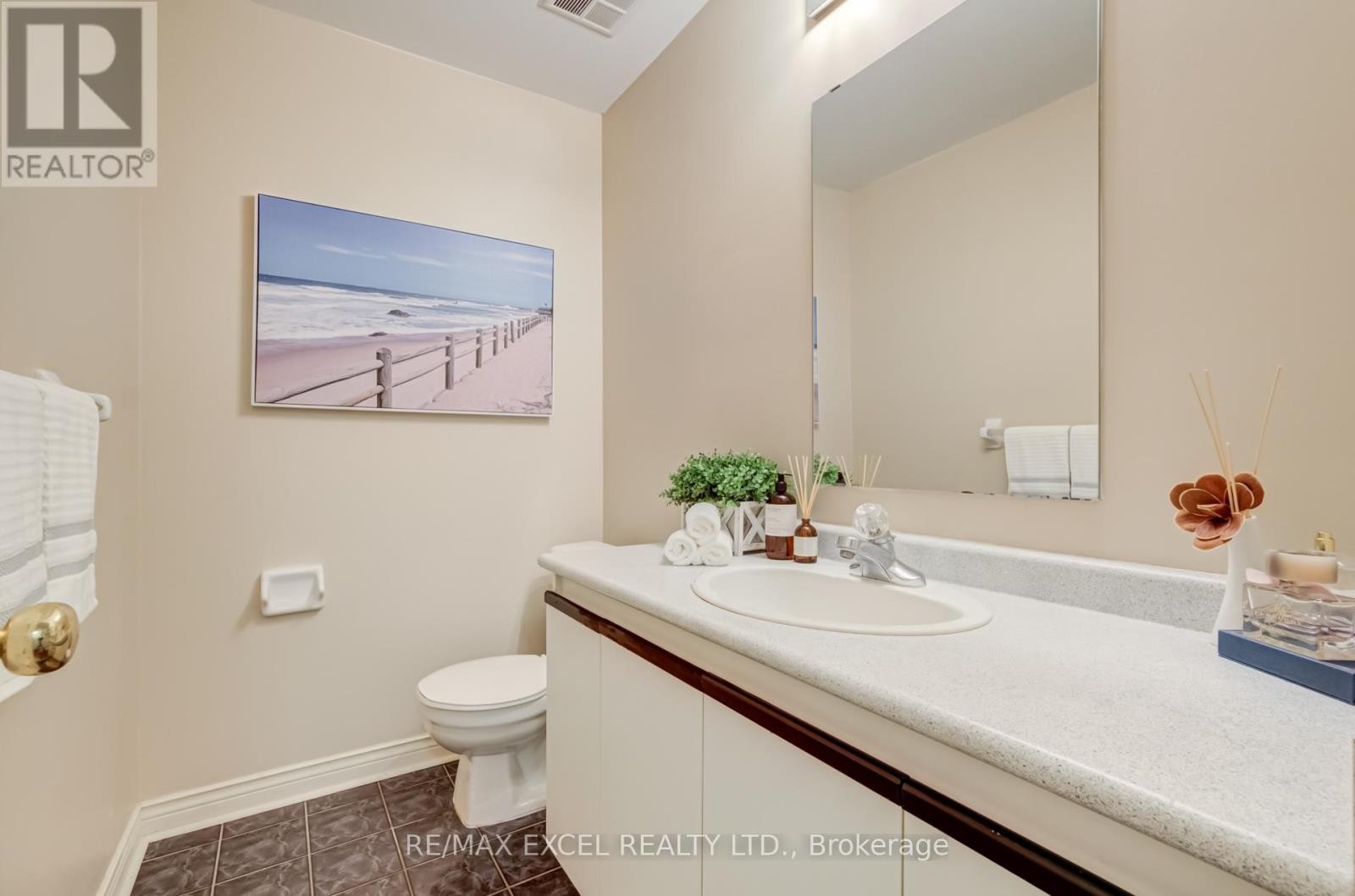 












37 - 18 CLARK AVENUE W

,
Vaughan (Crestwood-Springfarm-Yorkhill),




Ontario
L4J8H1

