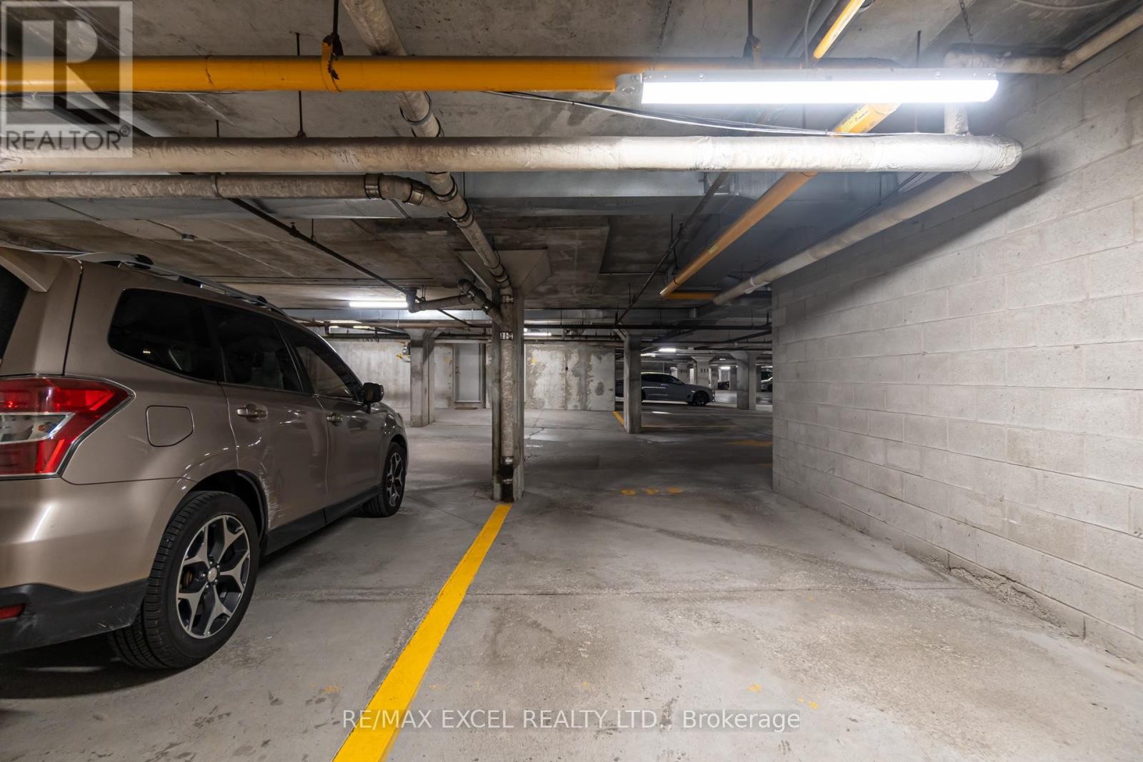 












37 - 18 CLARK AVENUE W

,
Vaughan (Crestwood-Springfarm-Yorkhill),




Ontario
L4J8H1


