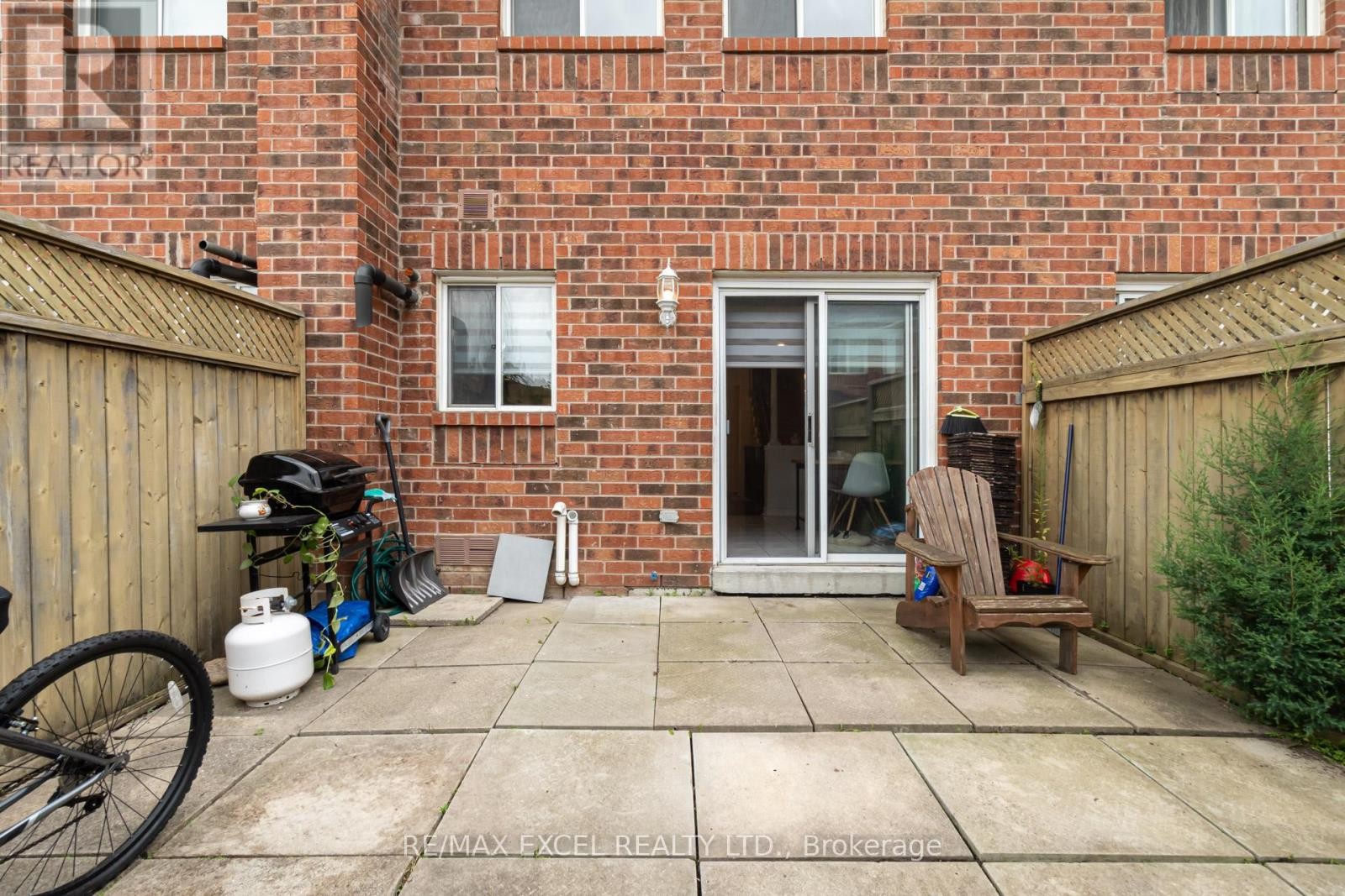 












37 - 18 CLARK AVENUE W

,
Vaughan (Crestwood-Springfarm-Yorkhill),




Ontario
L4J8H1


