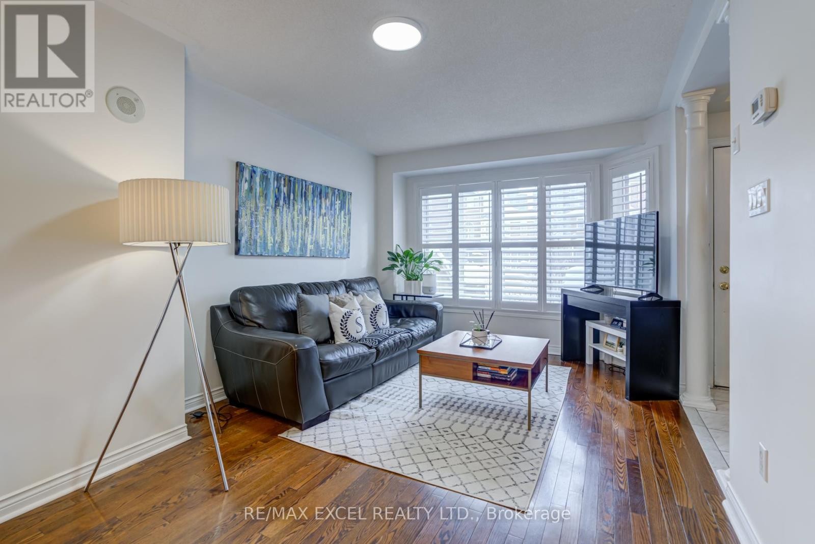 












37 - 18 CLARK AVENUE W

,
Vaughan (Crestwood-Springfarm-Yorkhill),




Ontario
L4J8H1

