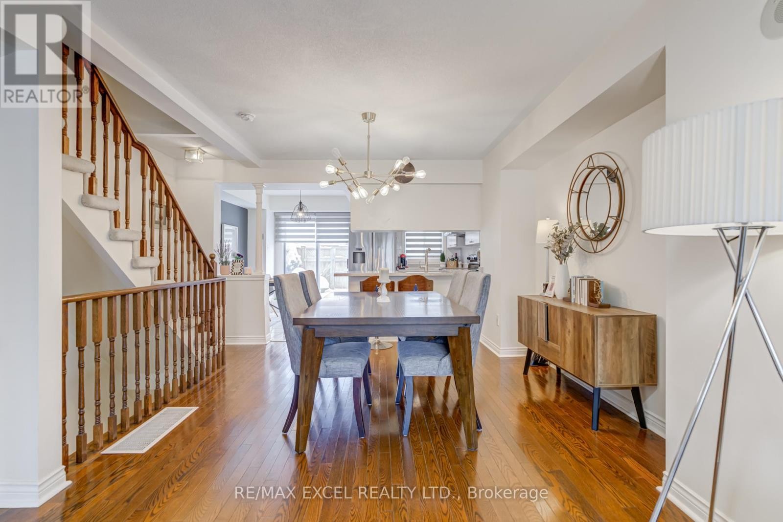 












37 - 18 CLARK AVENUE W

,
Vaughan (Crestwood-Springfarm-Yorkhill),




Ontario
L4J8H1


