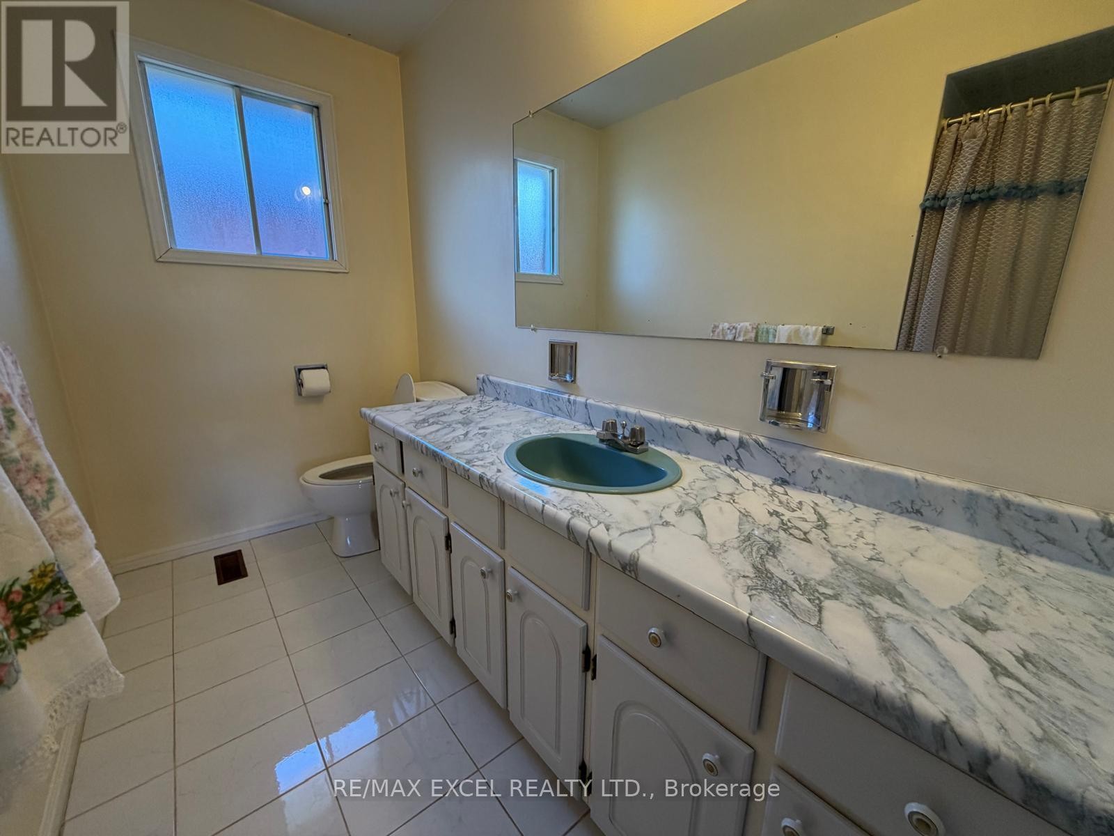 












94 PEPPERELL CRESCENT

,
Markham (Milliken Mills West),




Ontario
L3R3G8

