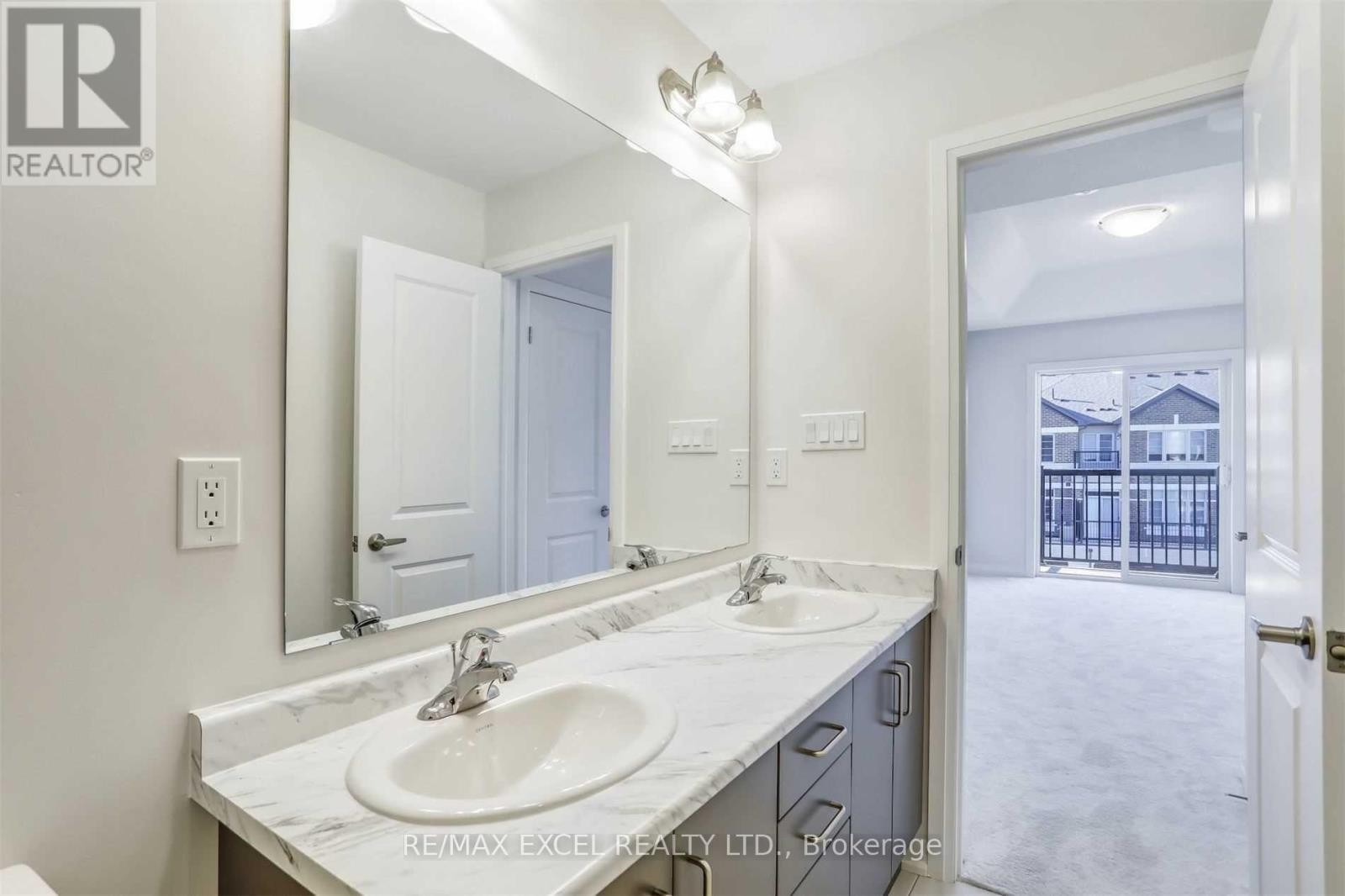 












40 SISSONS WAY

,
Markham (Cedar Grove),




Ontario
L6B0S1

