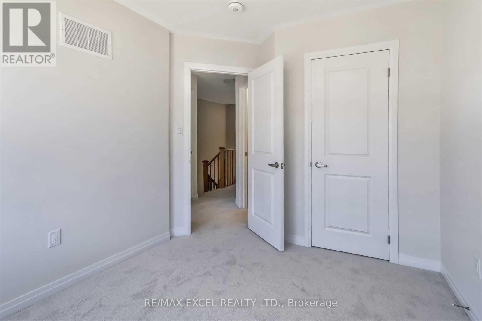 












40 SISSONS WAY

,
Markham (Cedar Grove),




Ontario
L6B0S1

