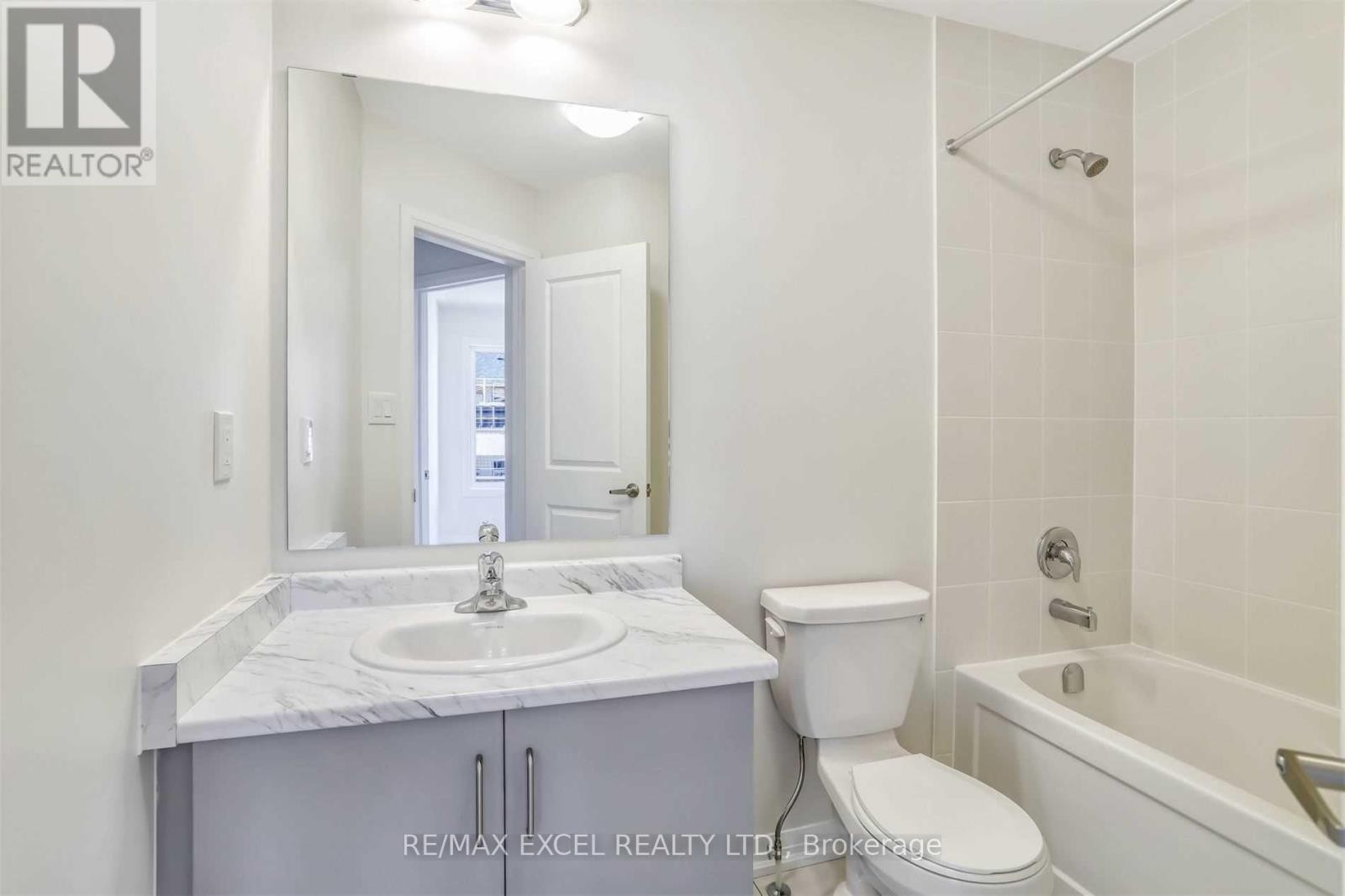 












40 SISSONS WAY

,
Markham (Cedar Grove),




Ontario
L6B0S1

