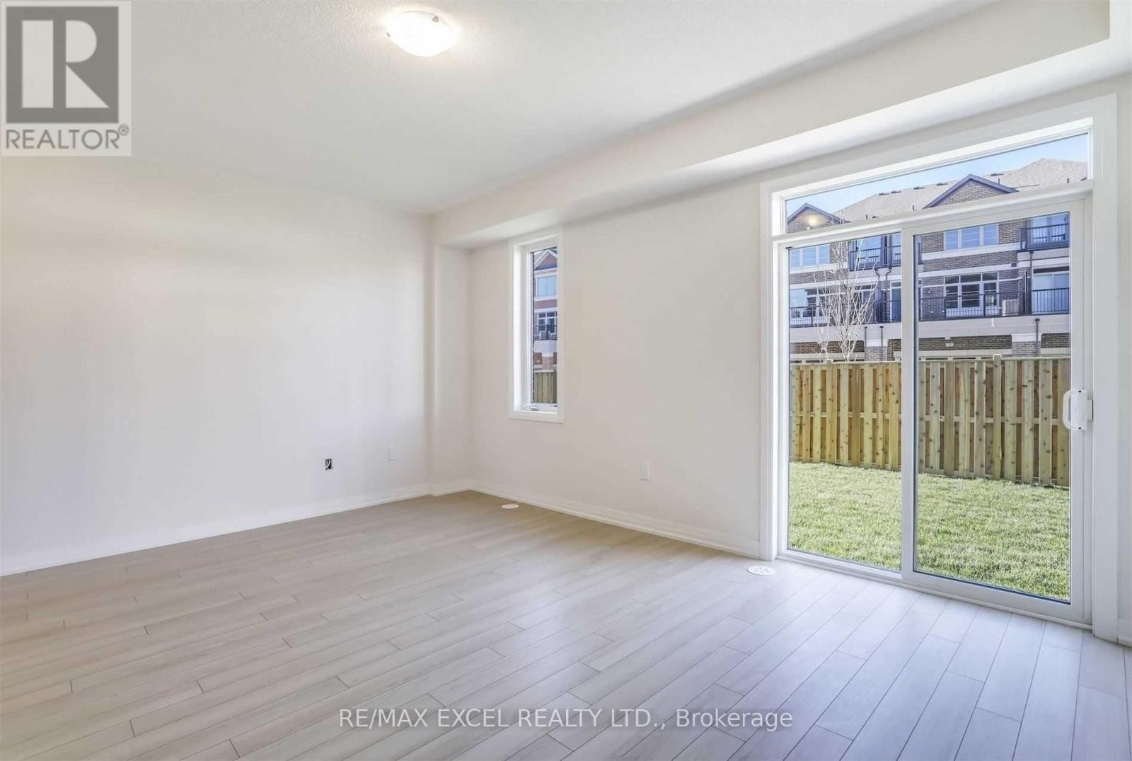 












40 SISSONS WAY

,
Markham (Cedar Grove),




Ontario
L6B0S1

