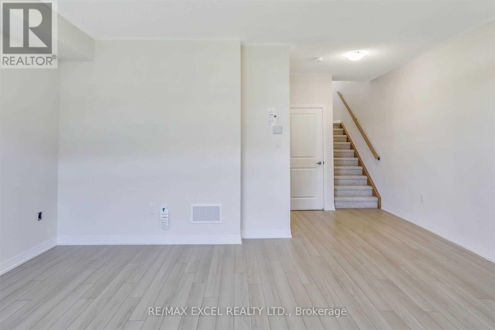 












40 SISSONS WAY

,
Markham (Cedar Grove),




Ontario
L6B0S1

