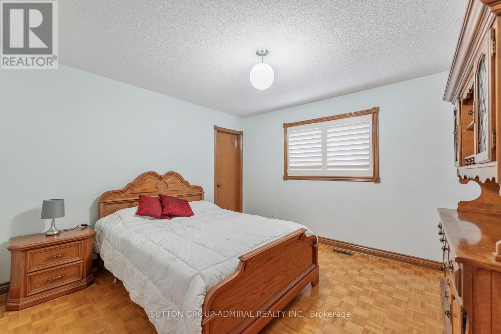 












48 WELDRICK ROAD W

,
Richmond Hill (North Richvale),




Ontario
L4C3T8

